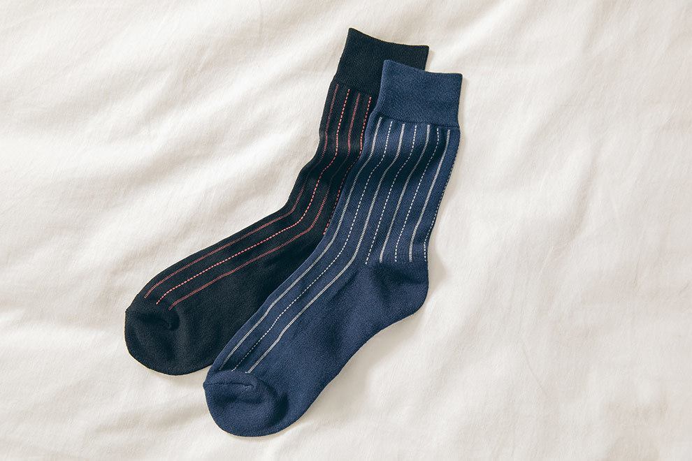 細條紋款抗菌除臭紳士襪二色展示：淺灰色、紅色