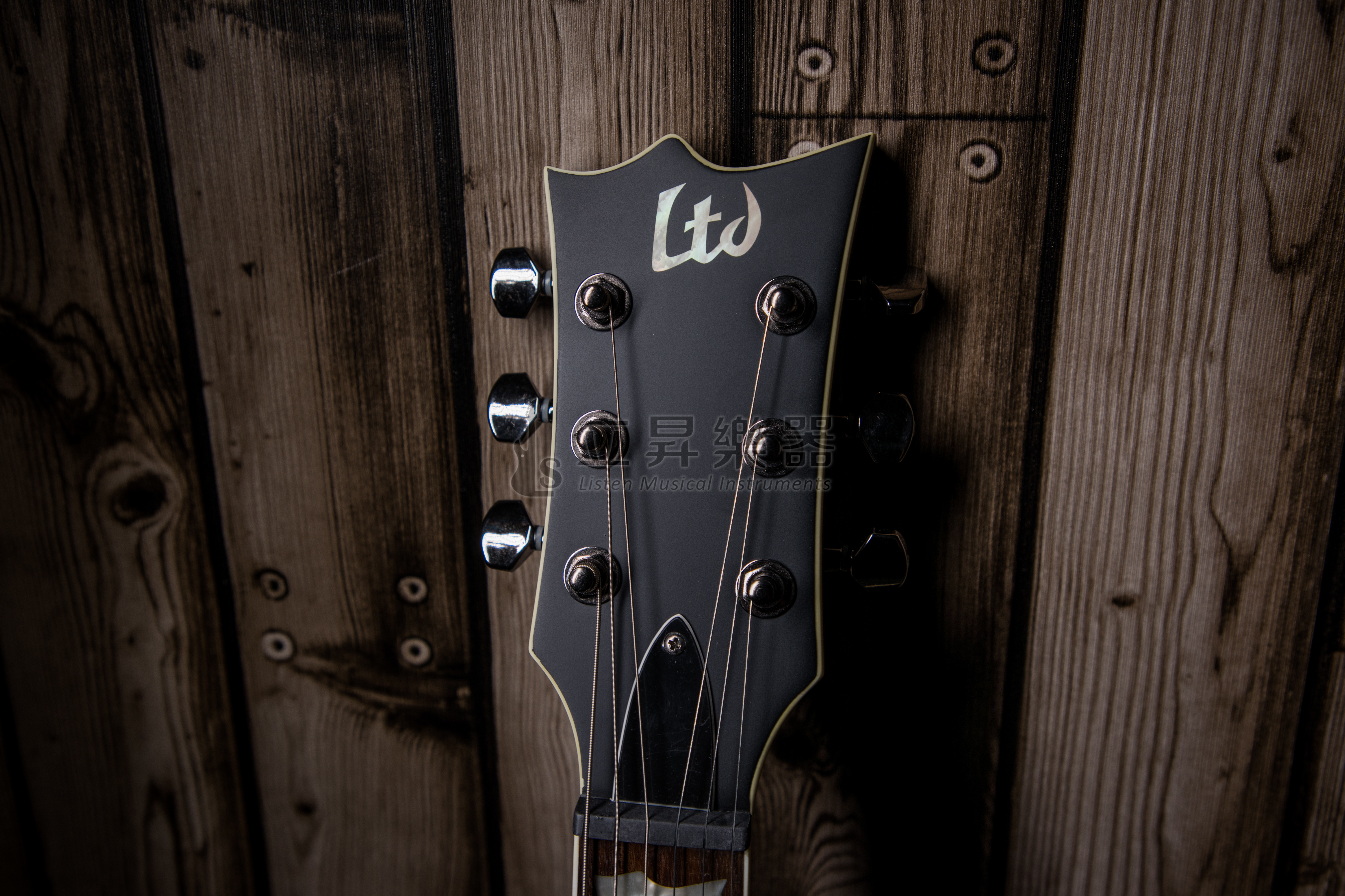 LTD LTD LEC331BLKS 雙雙原廠拾音器 無搖座電吉他 Les Paul 造型 霧面黑 Black Satin 第 3 張圖片｜三峽吉他 / Bass