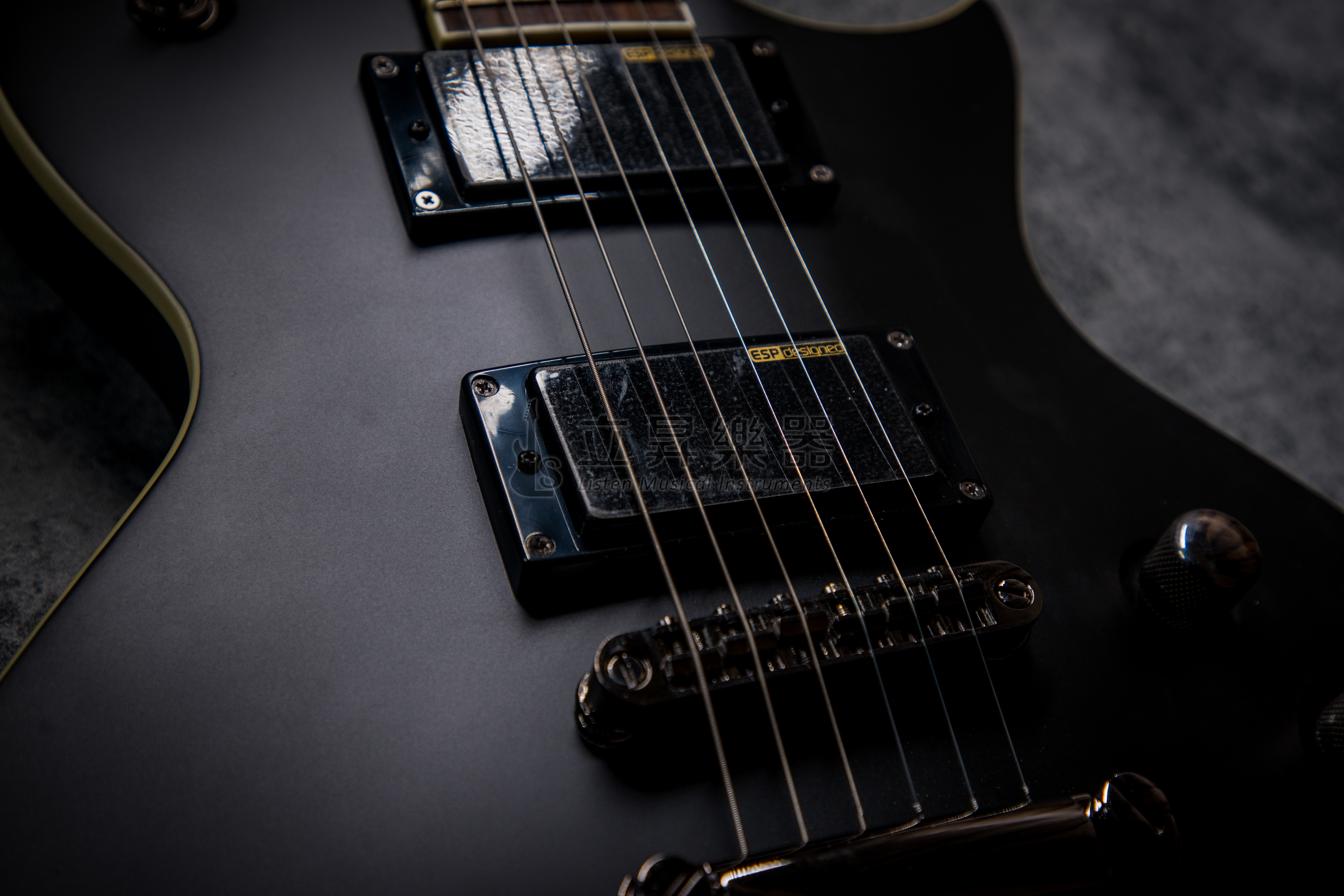 LTD LTD LEC331BLKS 雙雙原廠拾音器 無搖座電吉他 Les Paul 造型 霧面黑 Black Satin 第 4 張圖片｜三峽吉他 / Bass