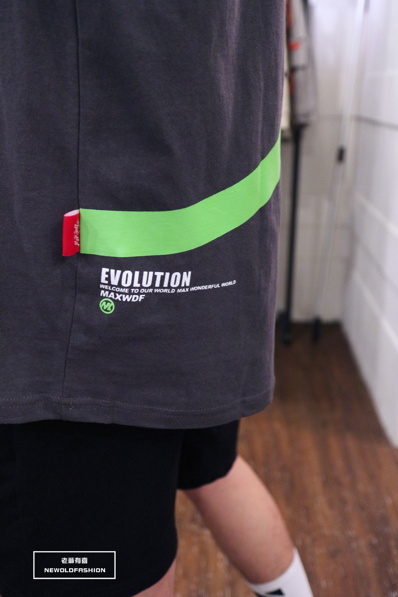 『新品上市』重磅螢光跳色半圓短tee-深灰