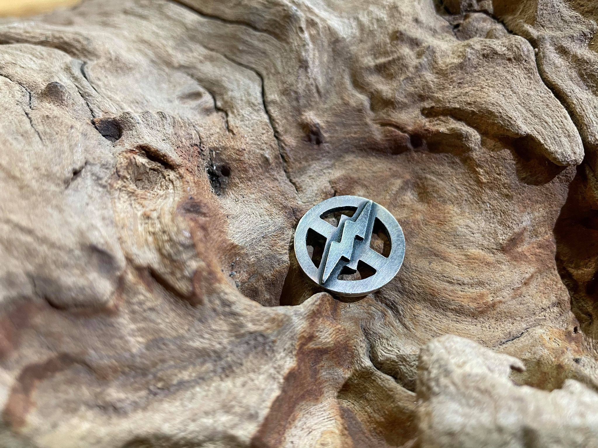 Black Venom Jewelry- Freedom & Prayer 純銀閃電十字銀輪(L)。