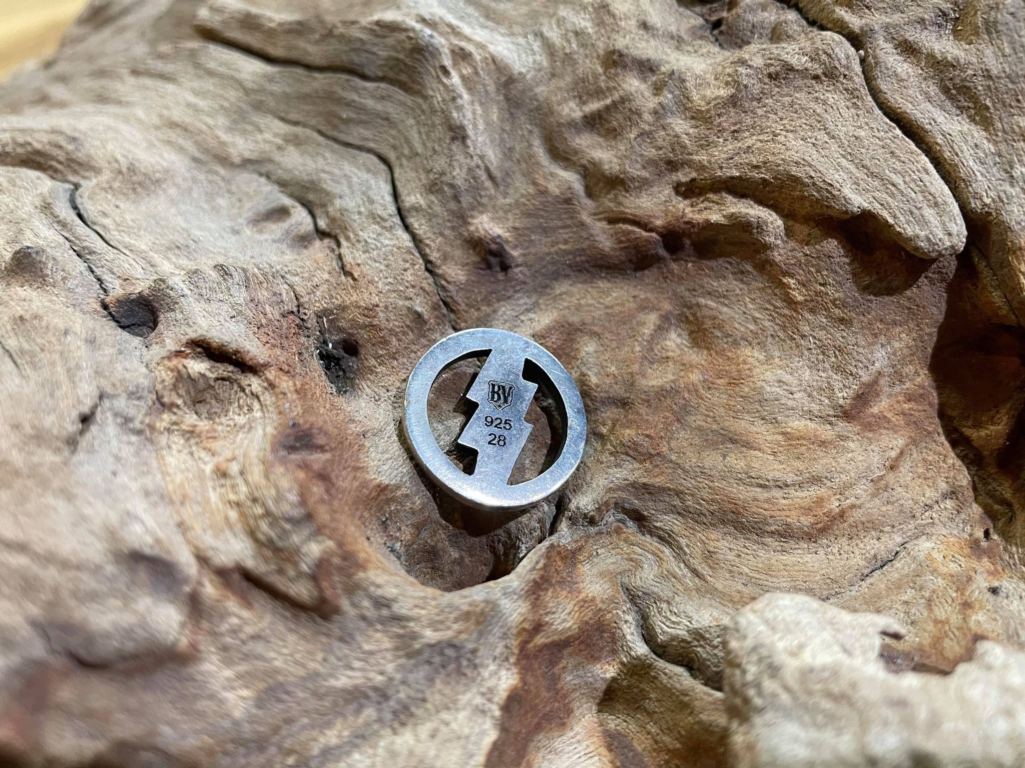 Black Venom Jewelry- Freedom & Prayer 純銀閃電銀輪(L)。