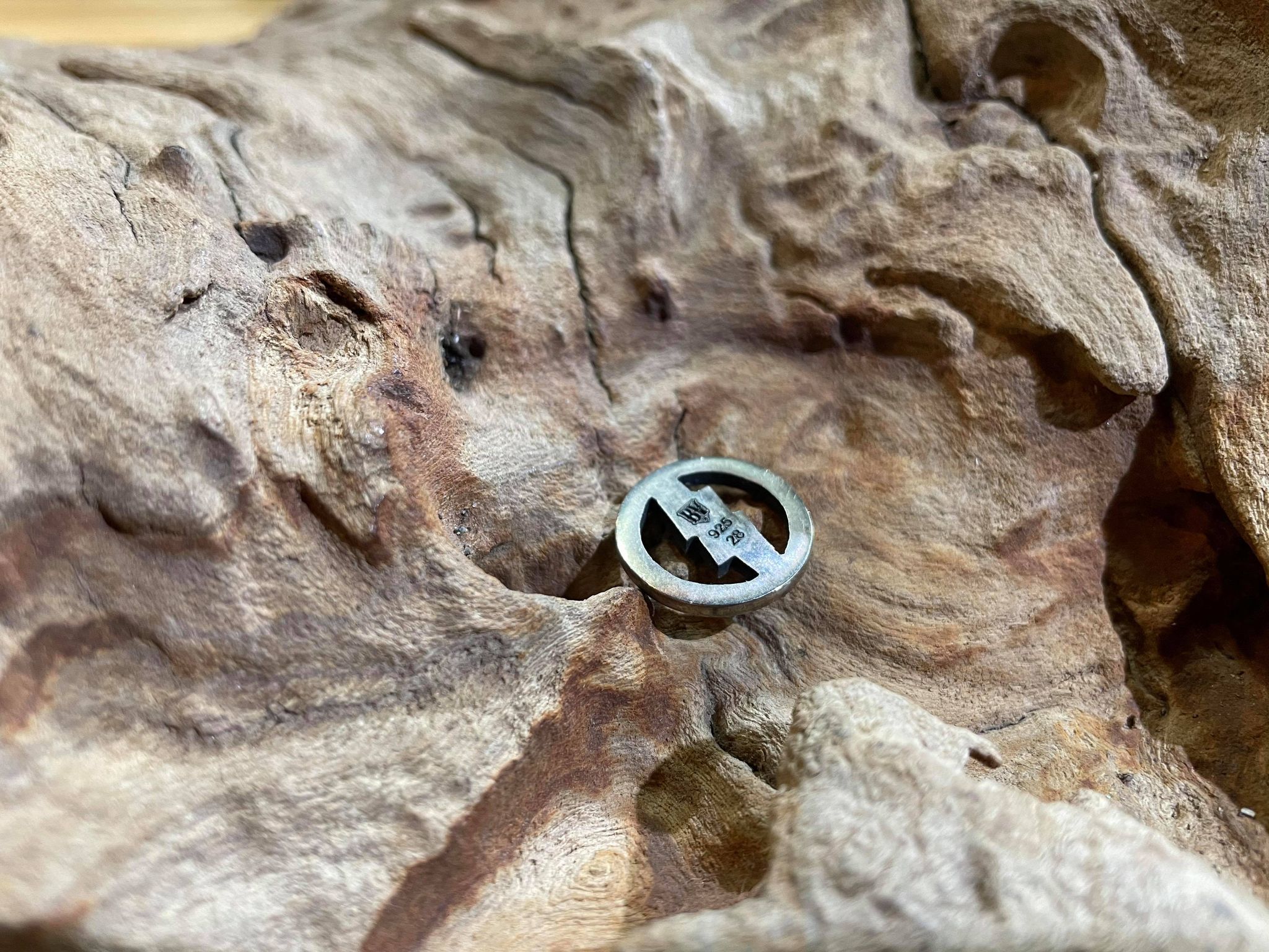 Black Venom Jewelry- Freedom & Prayer 純銀閃電銀輪(S)。