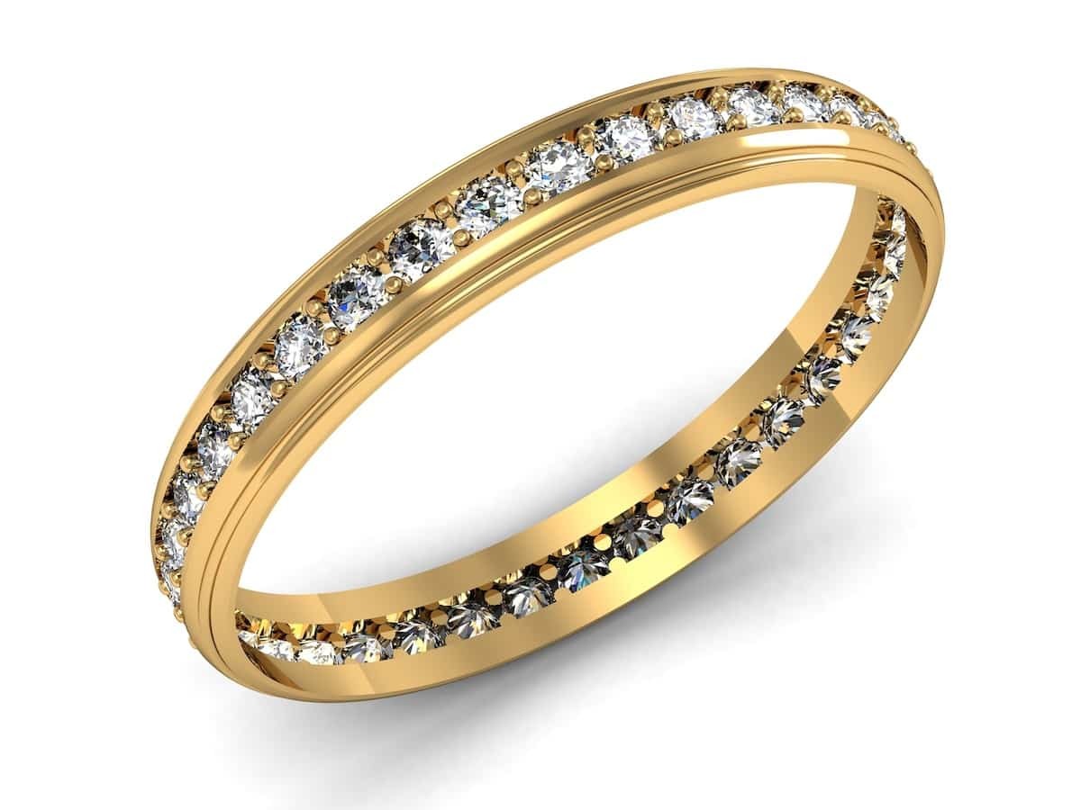 14K金常用來鑲嵌鑽石與寶石，婚戒款式變化多端，且價格比18K金親民。