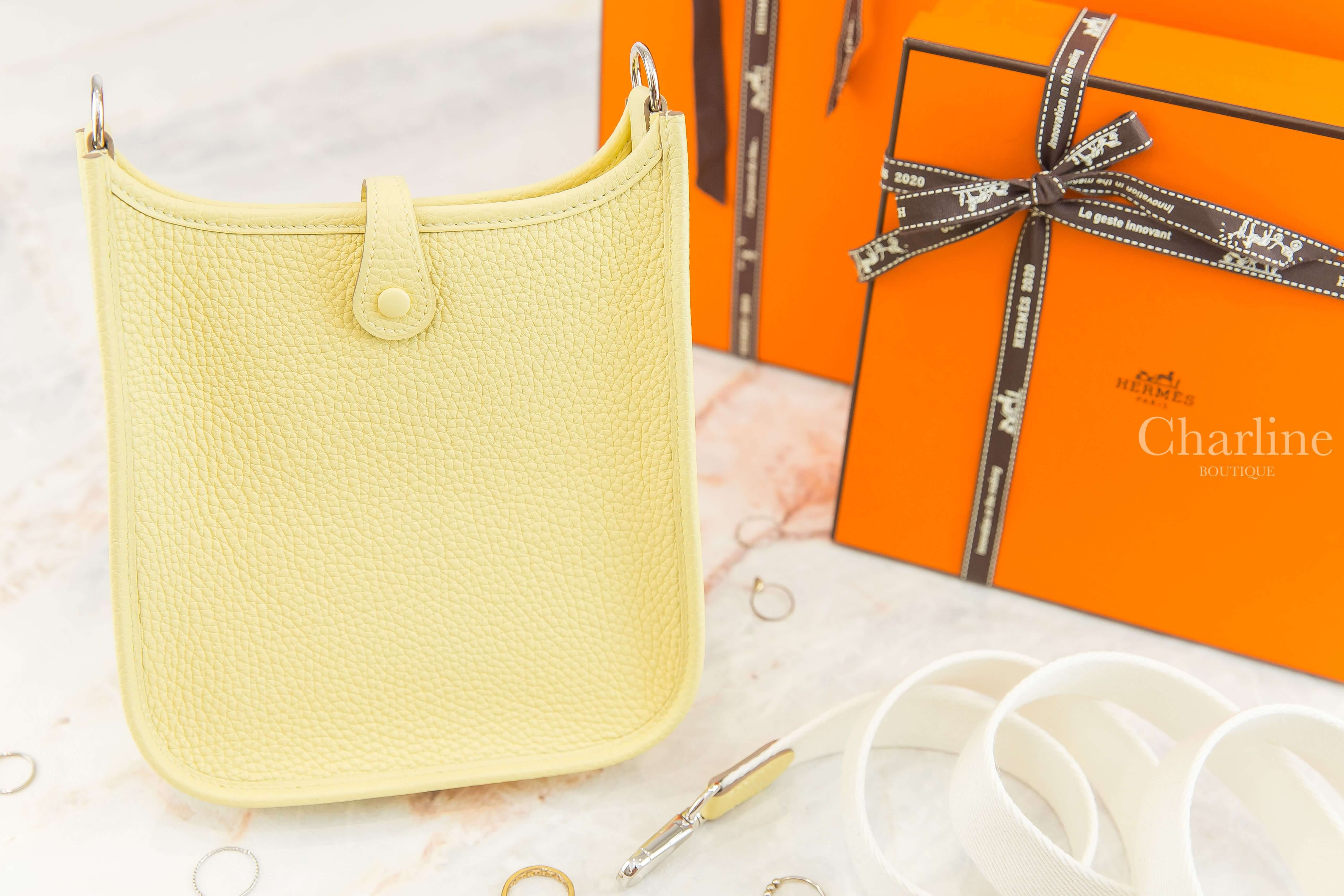 Hermès Evelyne TPM 16cm 1Z Jaune Poussin Taurillon Clemence Z刻小雞黃銀釦白色背帶簍空洞洞肩背包-Charline Boutique 精品代購