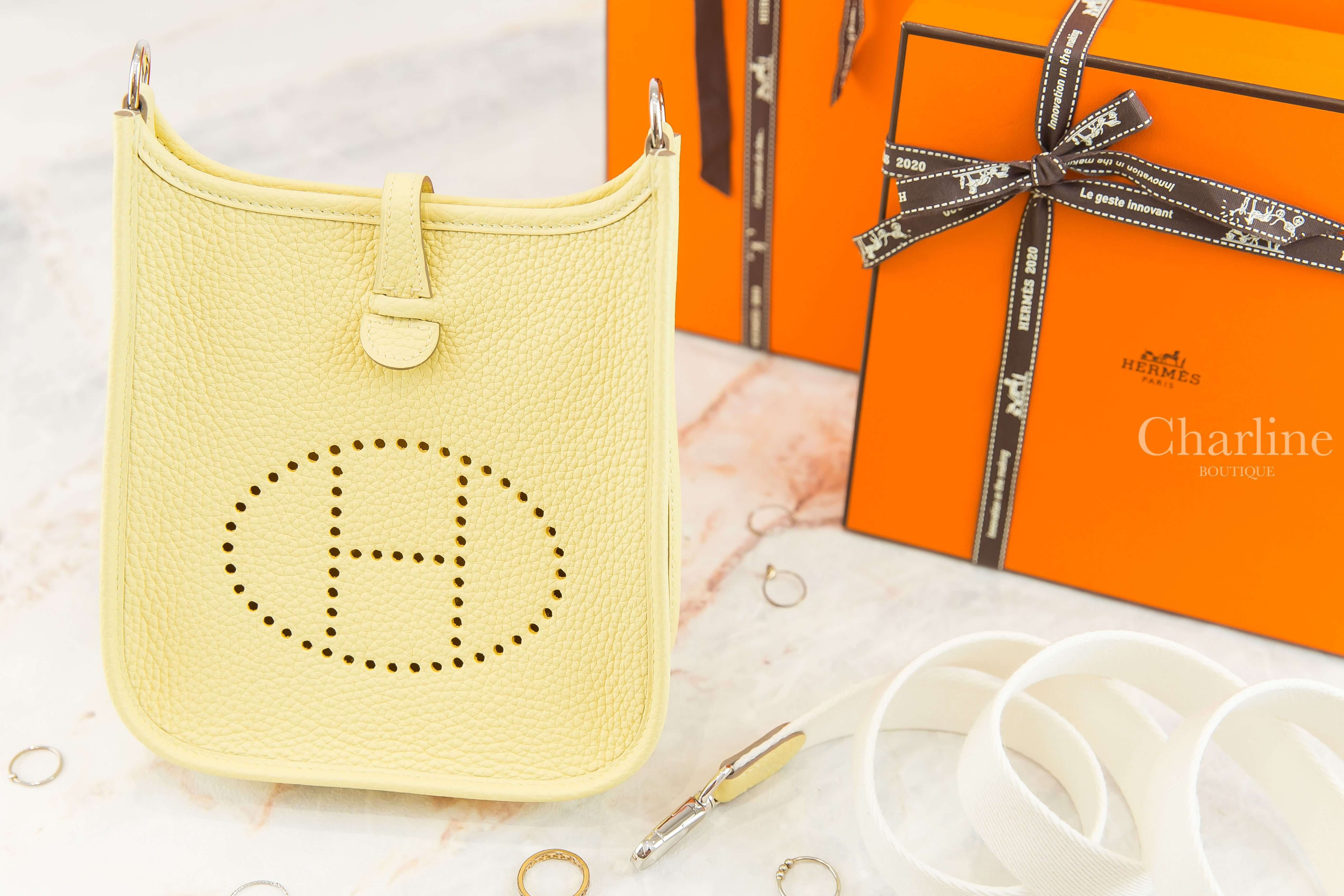 Hermès Evelyne TPM 16cm 1Z Jaune Poussin Taurillon Clemence Z刻小雞黃銀釦白色背帶簍空洞洞肩背包-Charline Boutique 精品代購