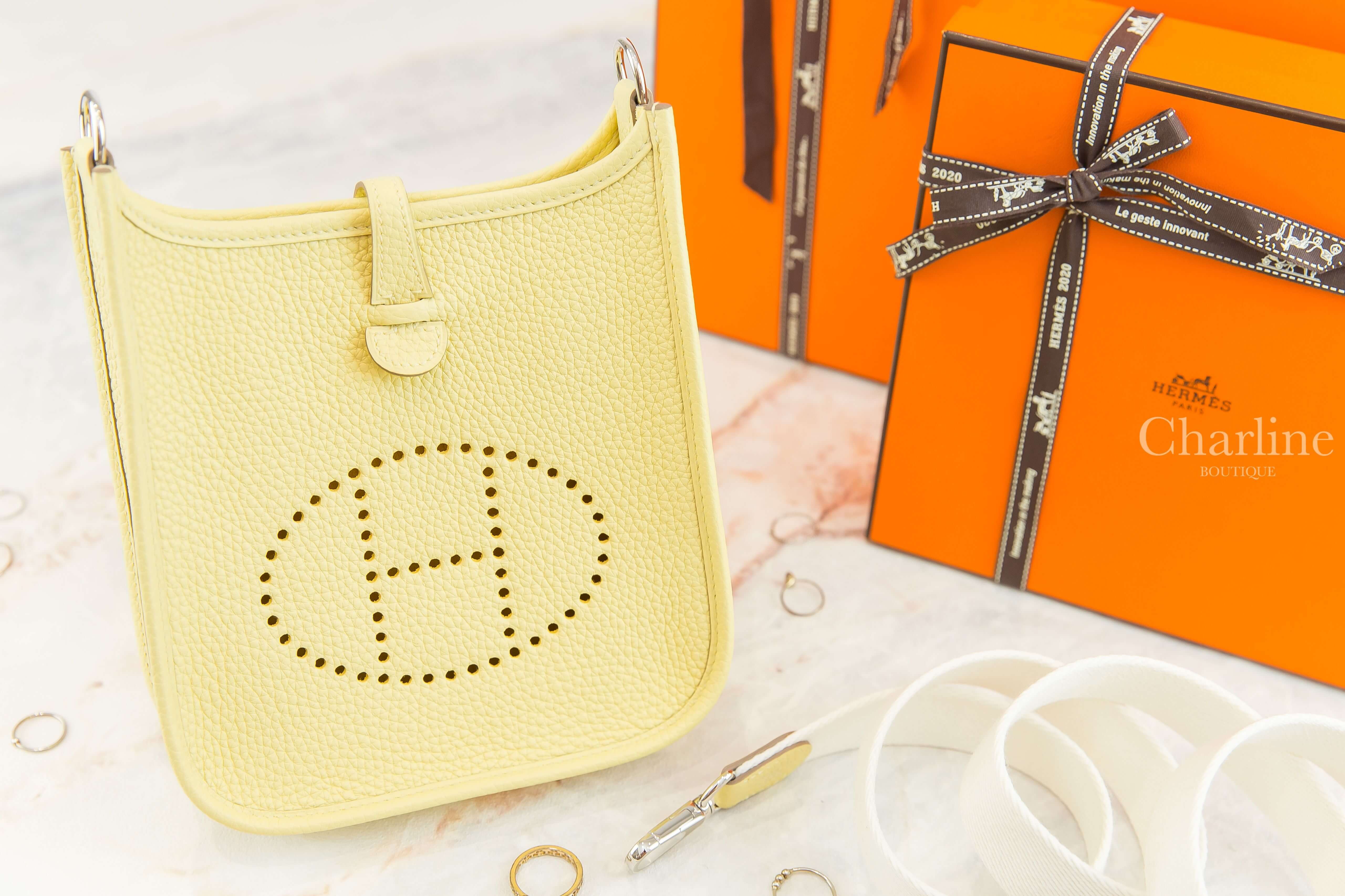 Hermès Evelyne TPM 16cm 1Z Jaune Poussin Taurillon Clemence Z刻小雞黃銀釦白色背帶簍空洞洞肩背包-Charline Boutique 精品代購