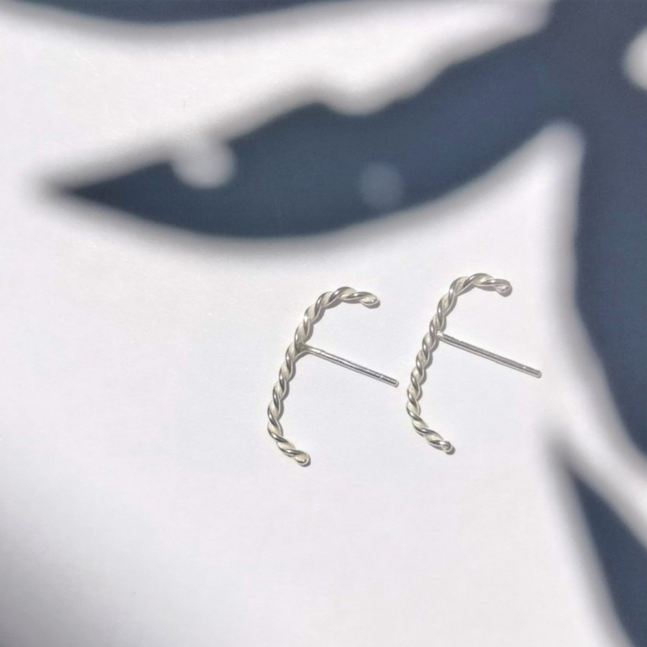 │簡約│麻花 • ㄇ形耳釘 • 純銀耳環 • 設計師原創
