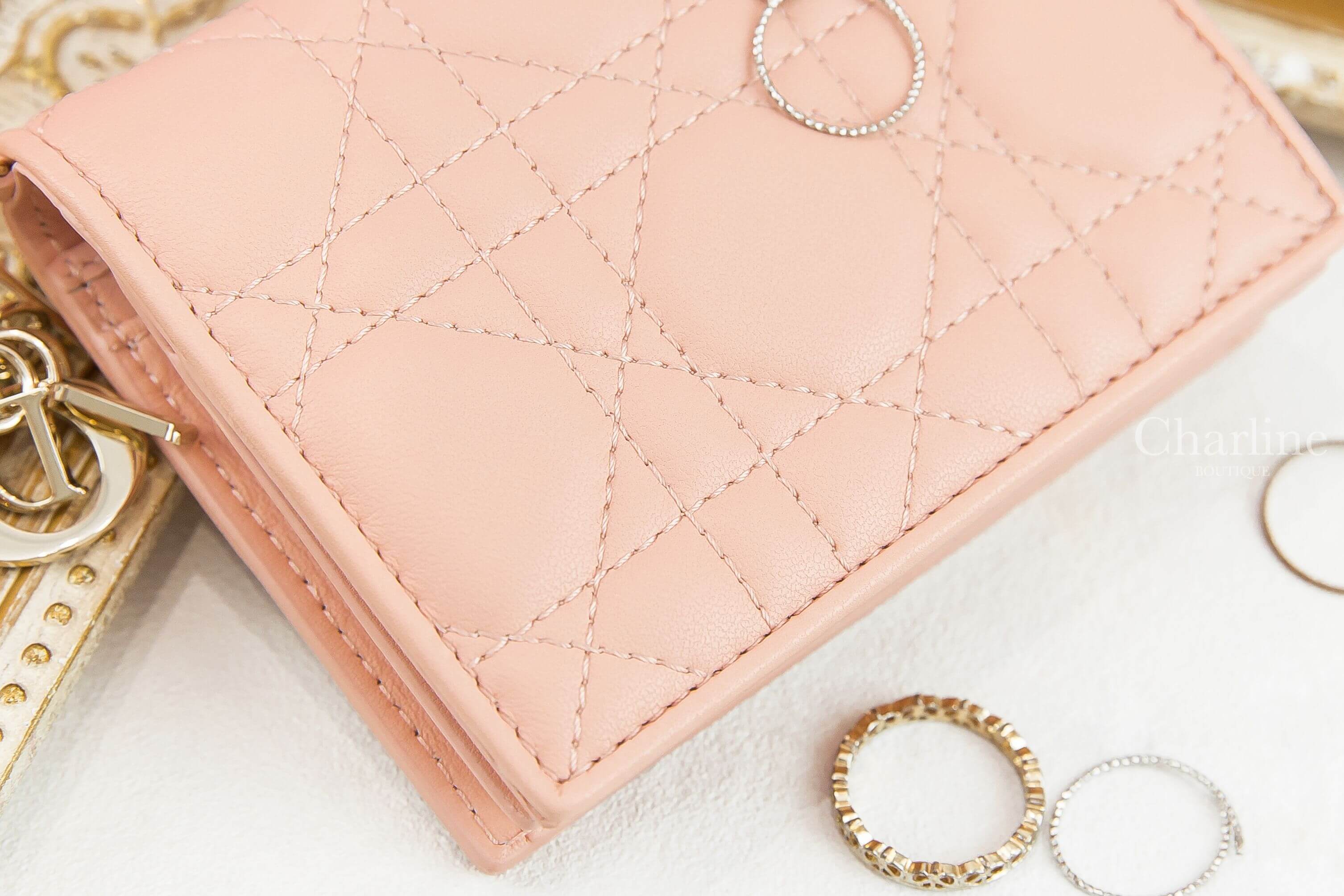 Dior Lady Dior Medium Wallet 淺粉色羊皮藤格紋釦式短夾