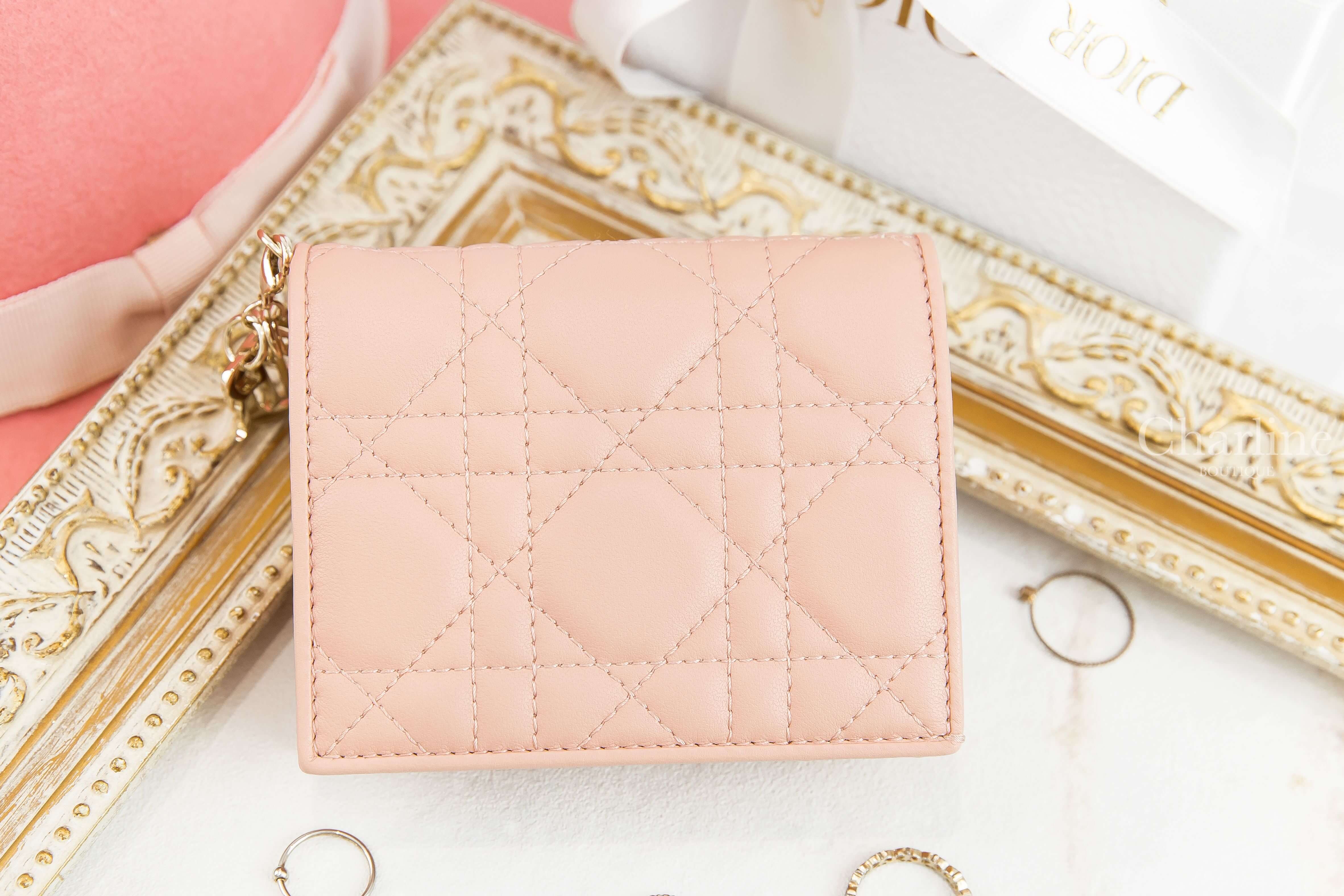 Dior Lady Dior Medium Wallet 淺粉色羊皮藤格紋釦式短夾