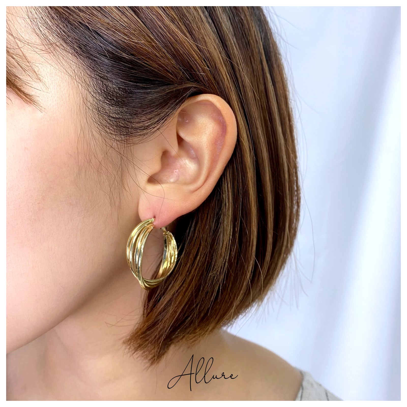 肆玥xAllure細緻金屬交叉C型金色耳環