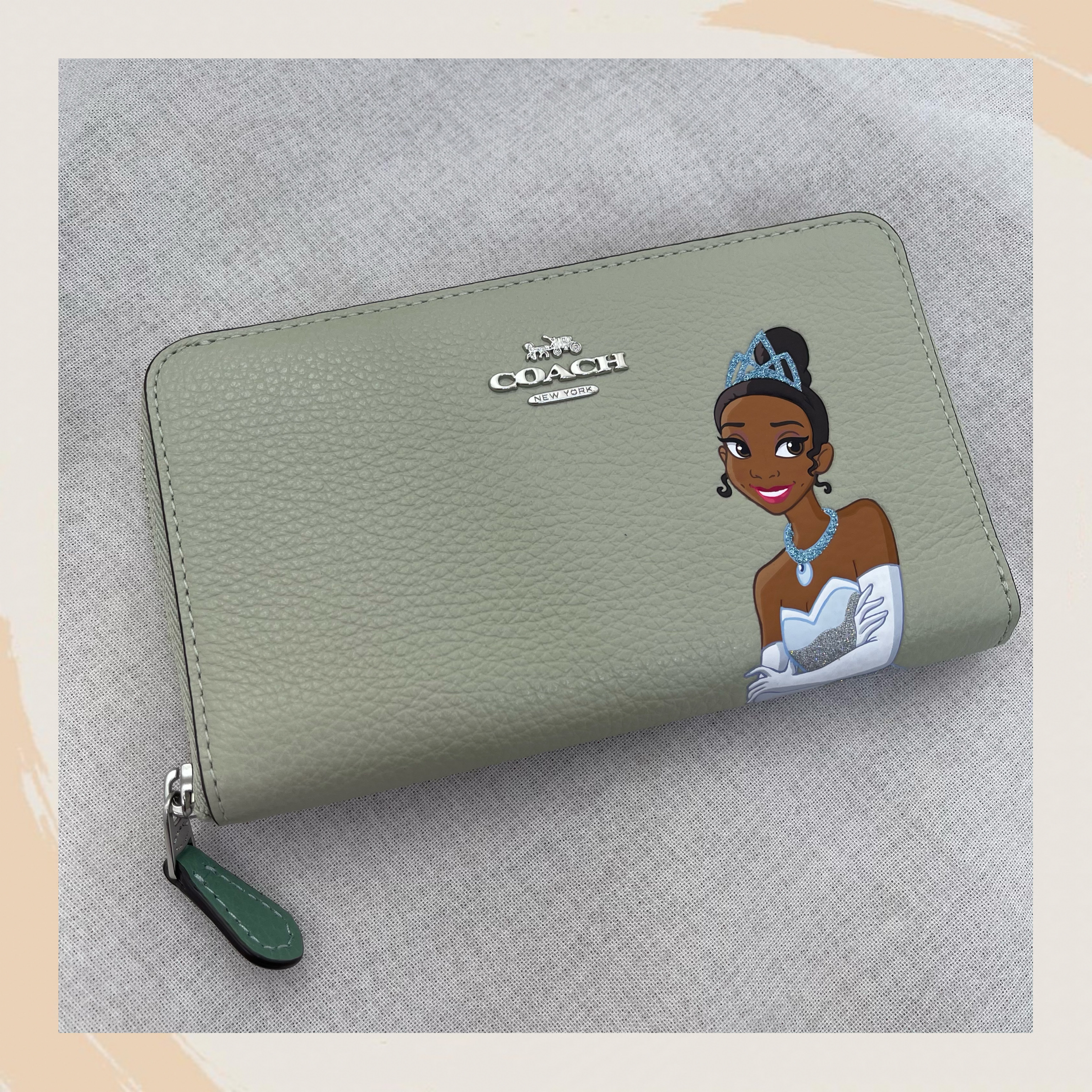 【名牌代購】COACH MEDIUM ID ZIP WALLET WITH TIANA #C2896/SVR4C