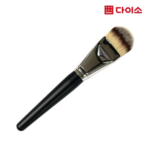 DAISO Glow Foundation Make Up Brush 1018867
