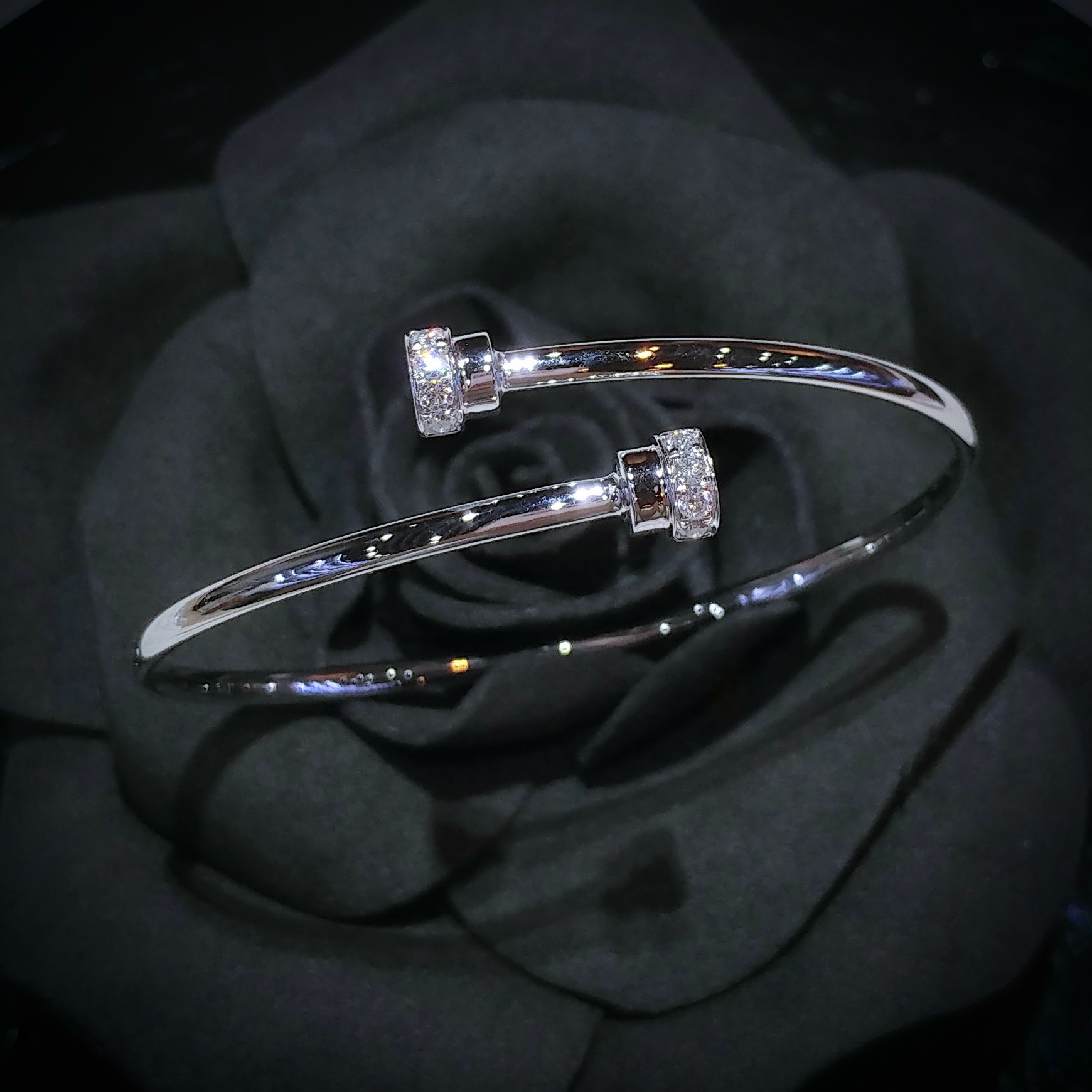 全新18K白金25份鑽石手鈪