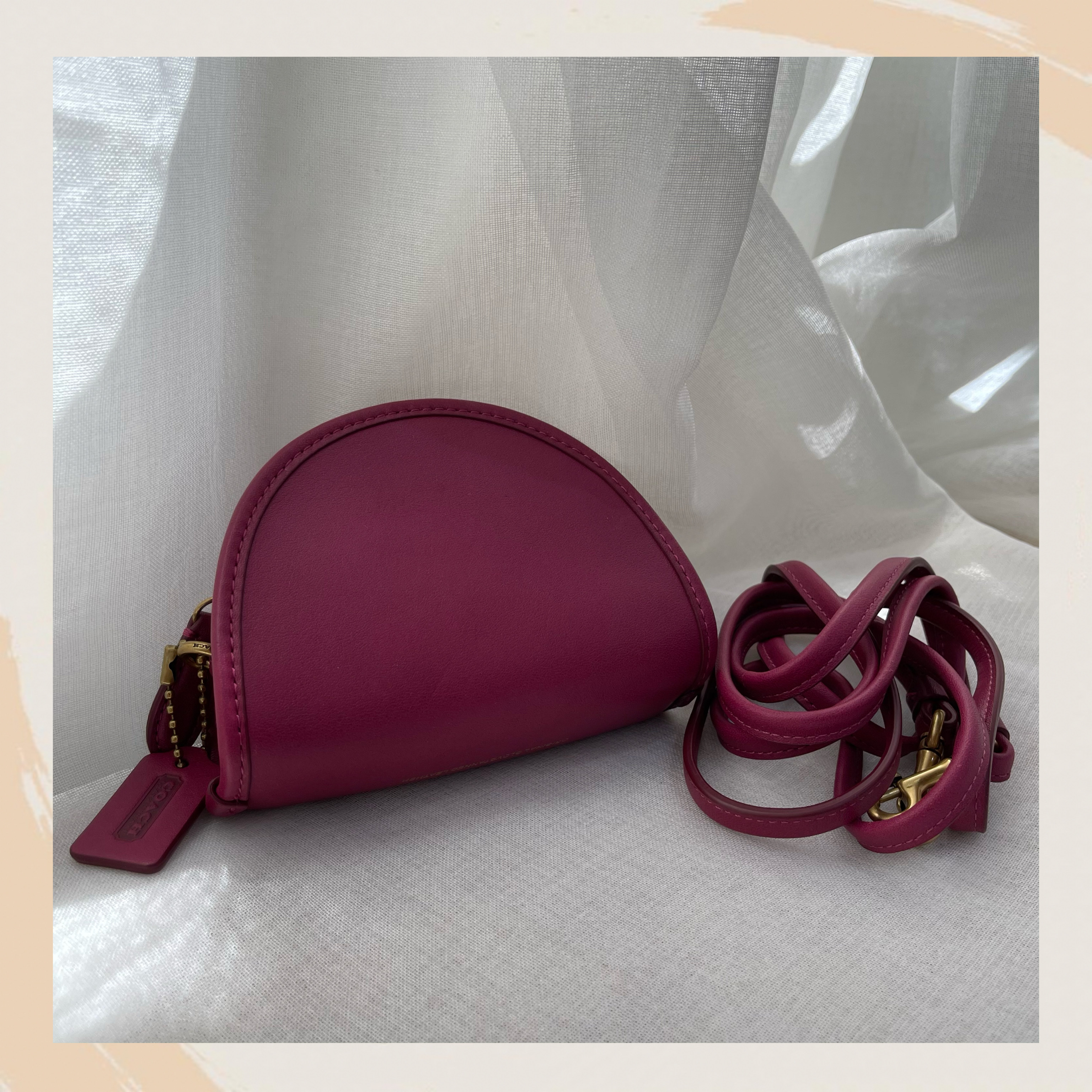 【名牌代購】COACH HALF MOON COIN CASE #305/B4PXV