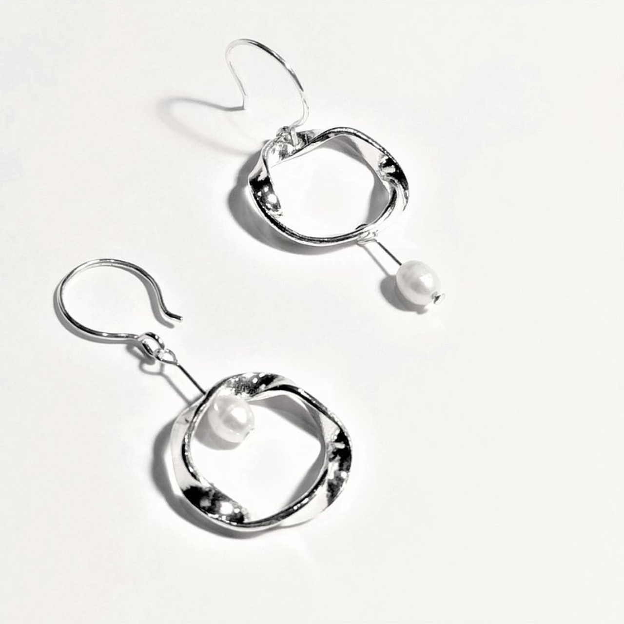 │輕奢│垂墜感 • 珍珠迴圈 • 耳勾 • 純銀耳飾