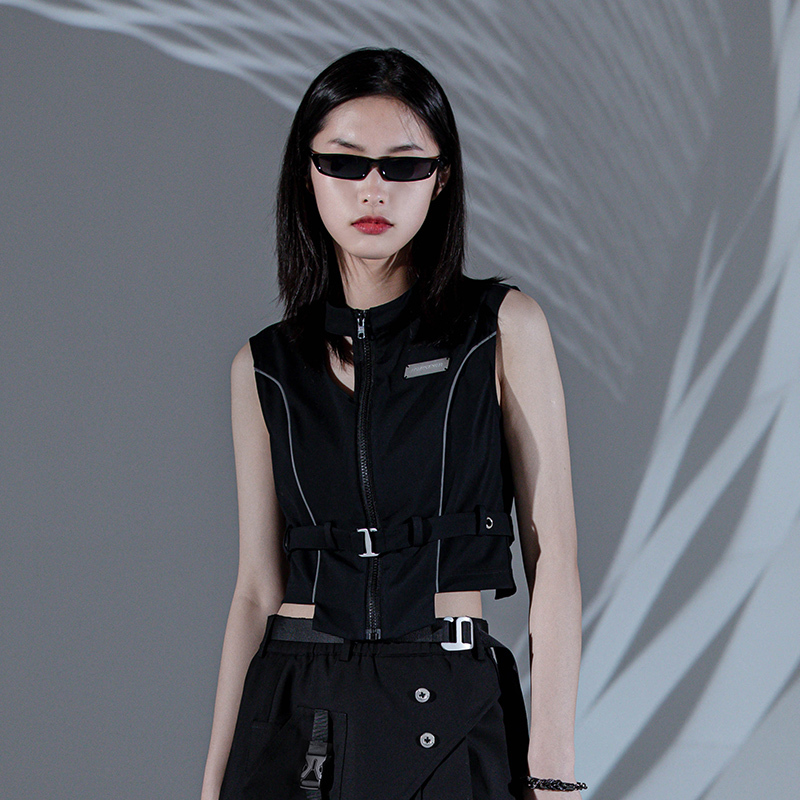 【 50% OFF 】女款黑​​色反光條解構工裝坎肩外套