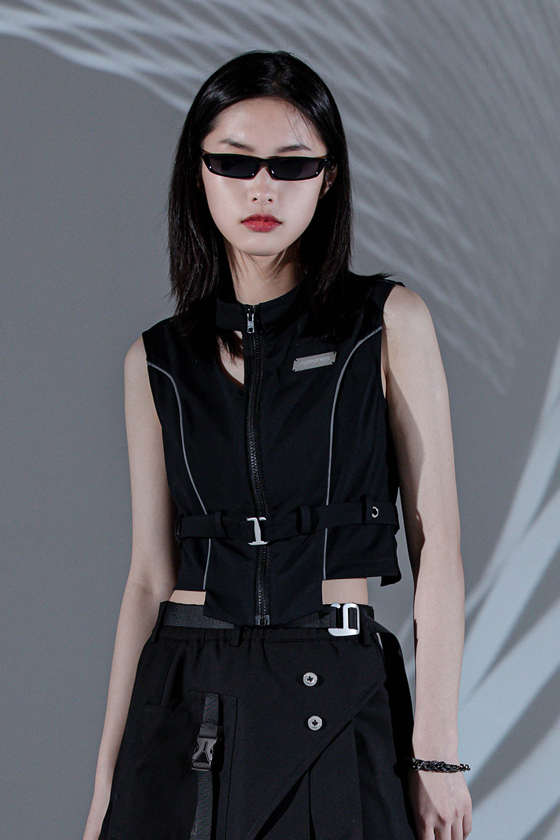 【 50% OFF 】女款黑​​色反光條解構工裝坎肩外套