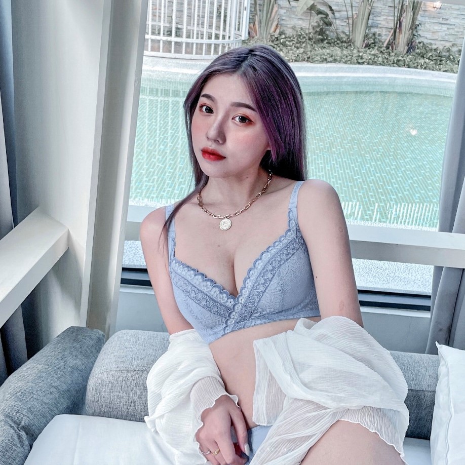 午後的慵懶。挺出人生的另一座高峰-Yihua推薦。B.C罩