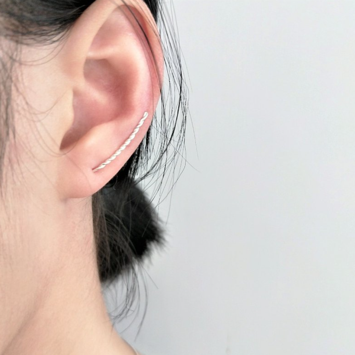 │簡約│麻花 • 倒U耳針 • 純銀耳飾 • 設計師原創