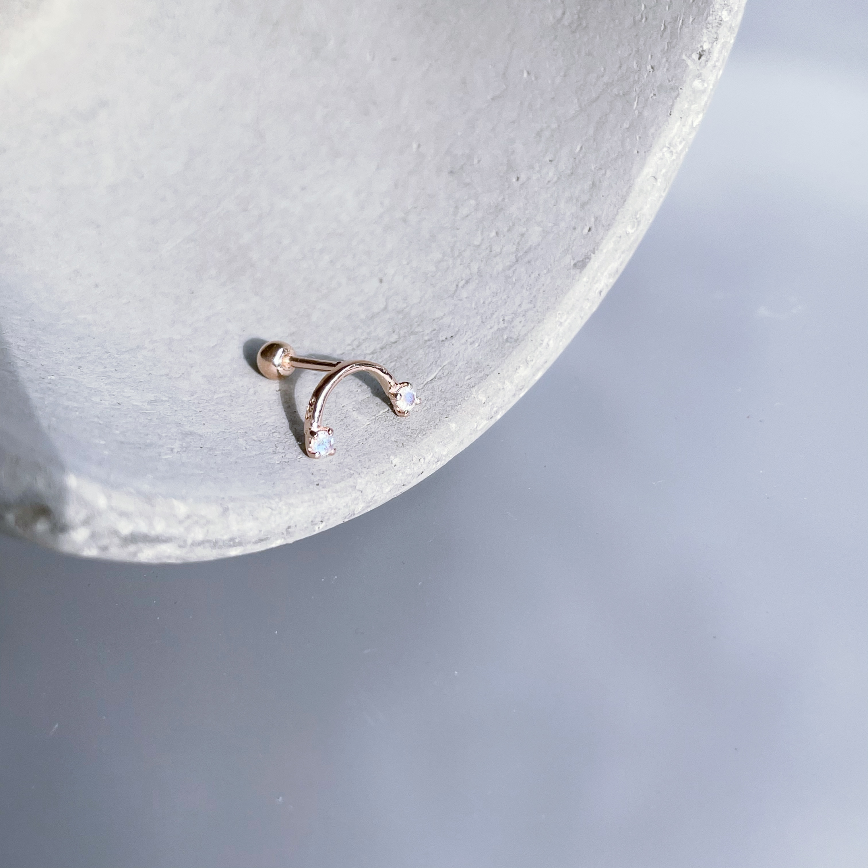 小微笑月光石轉珠耳環