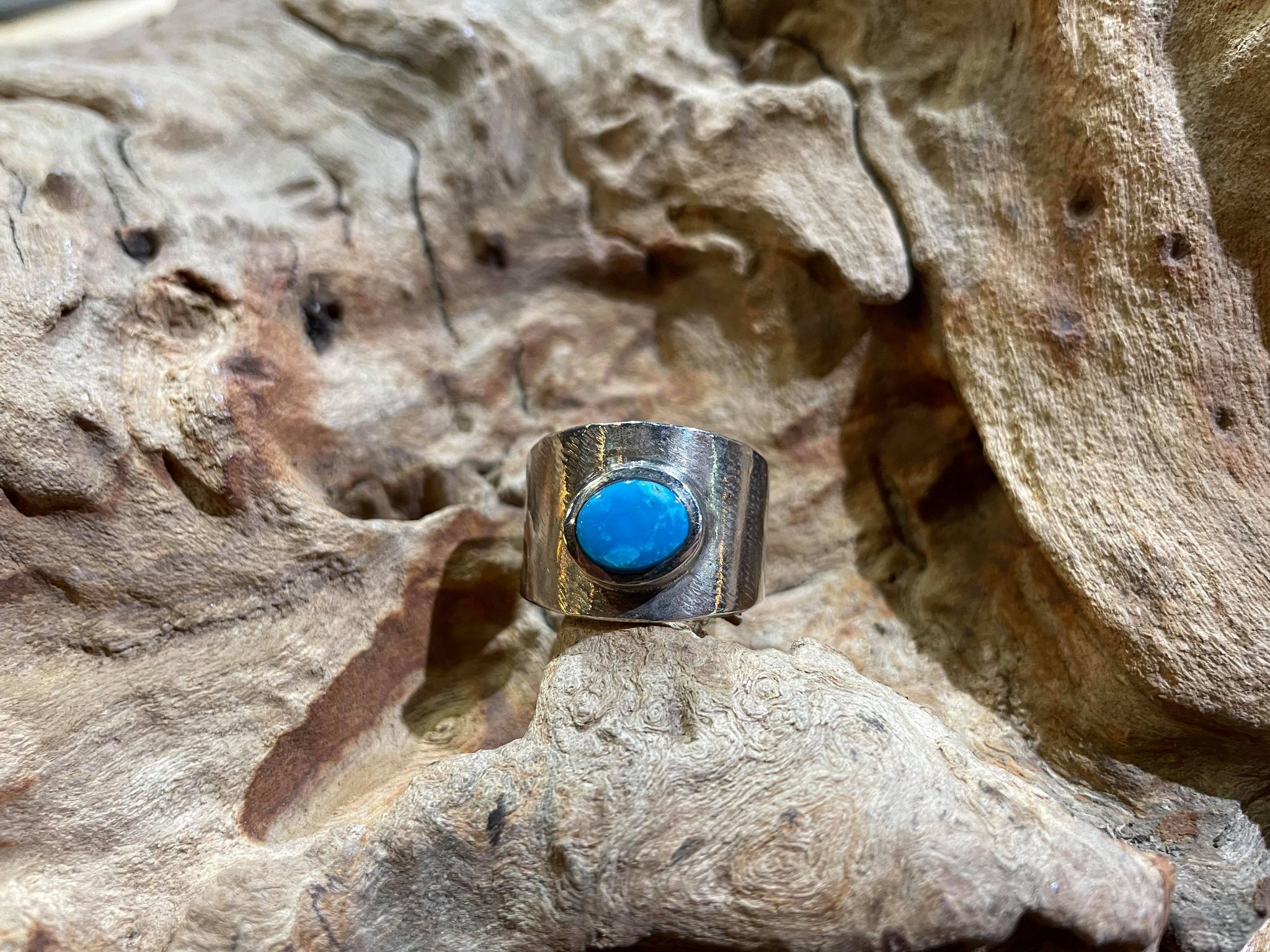 Black Venom Jewelry- Freedom & Prayer 美國Kingman松石戒 。