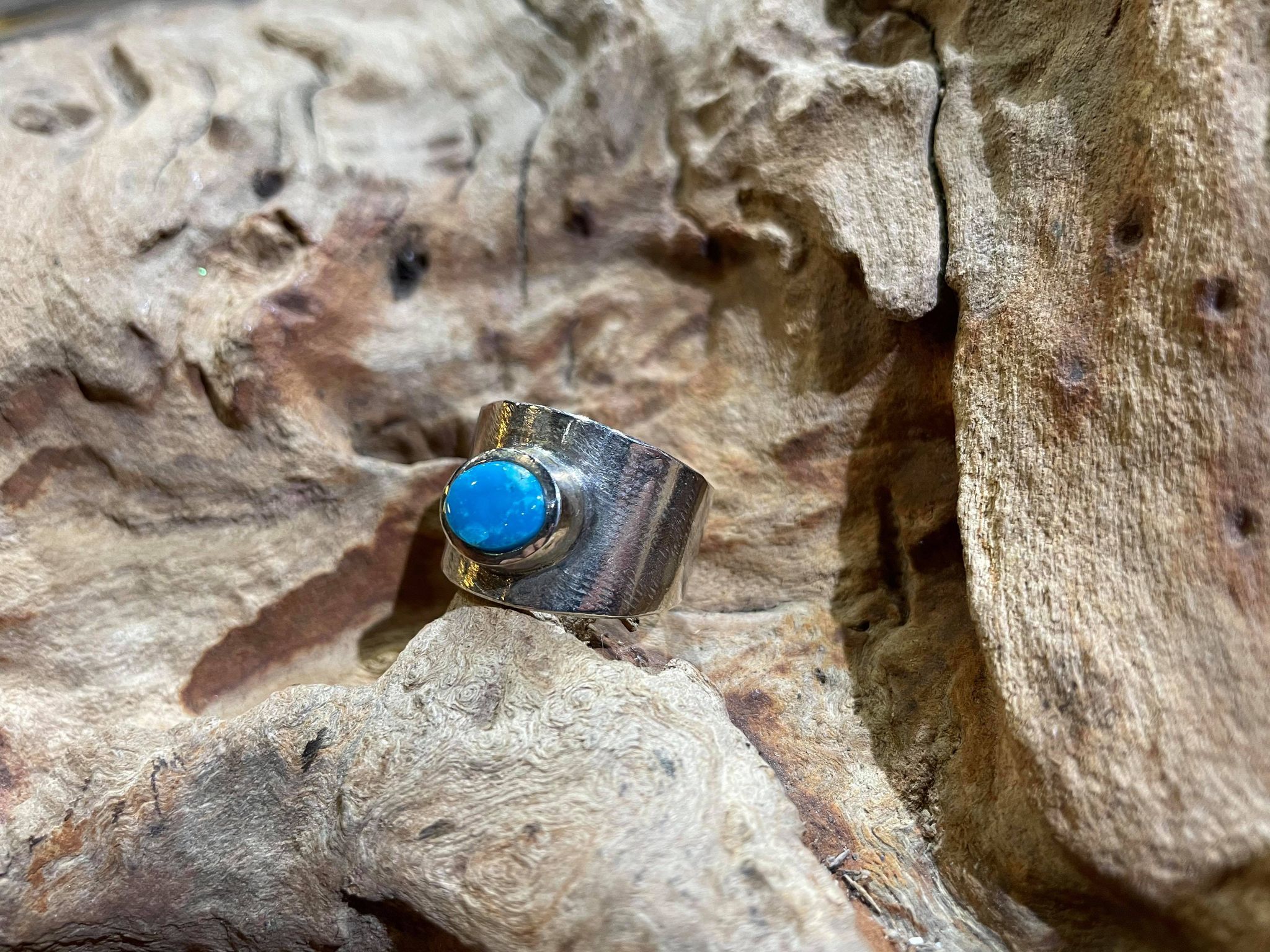 Black Venom Jewelry- Freedom & Prayer 美國Kingman松石戒 。