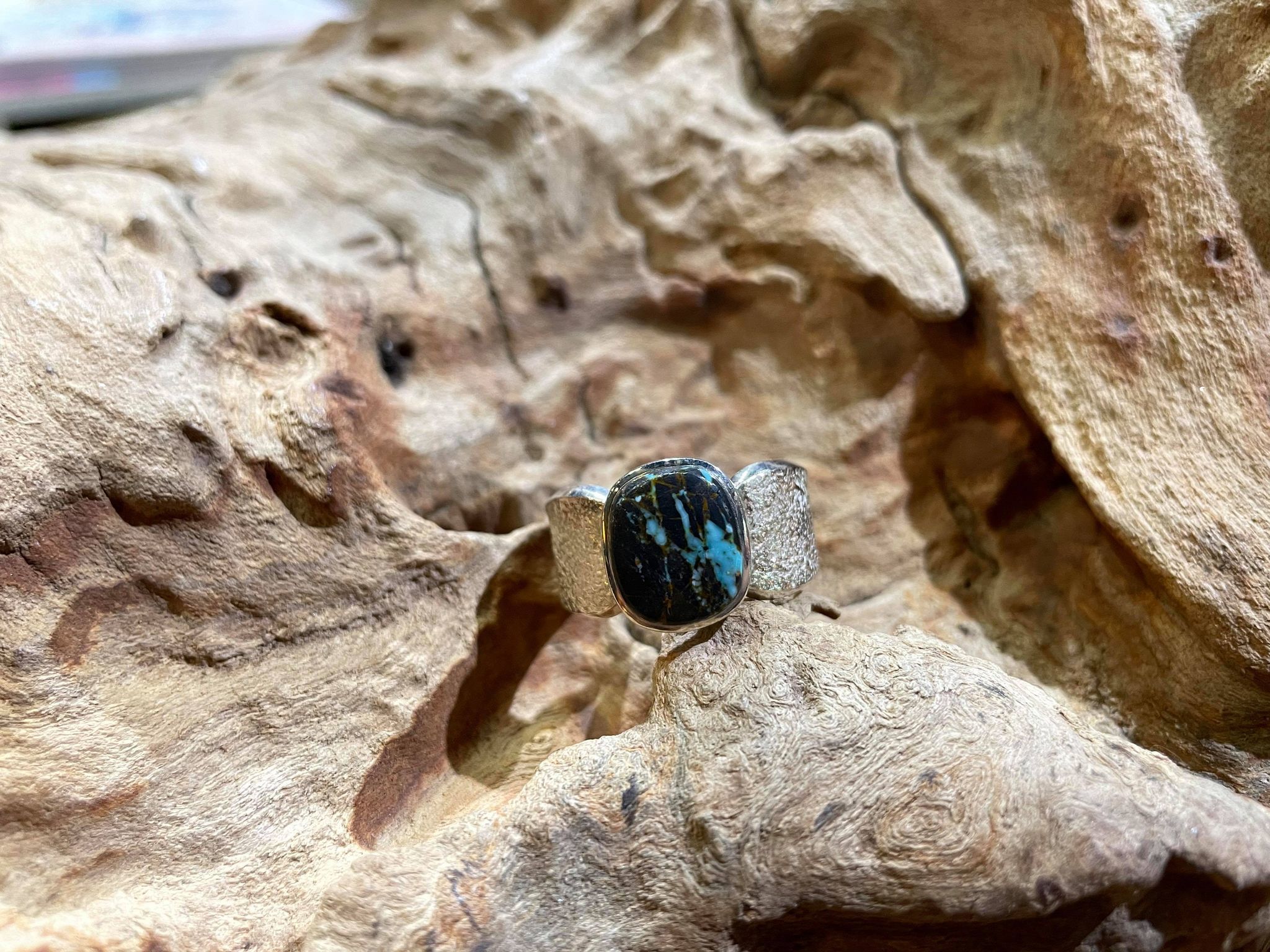 Black Venom Jewelry- Freedom & Prayer 美國Thunder Mountain松石炎戒(圓滑) 。