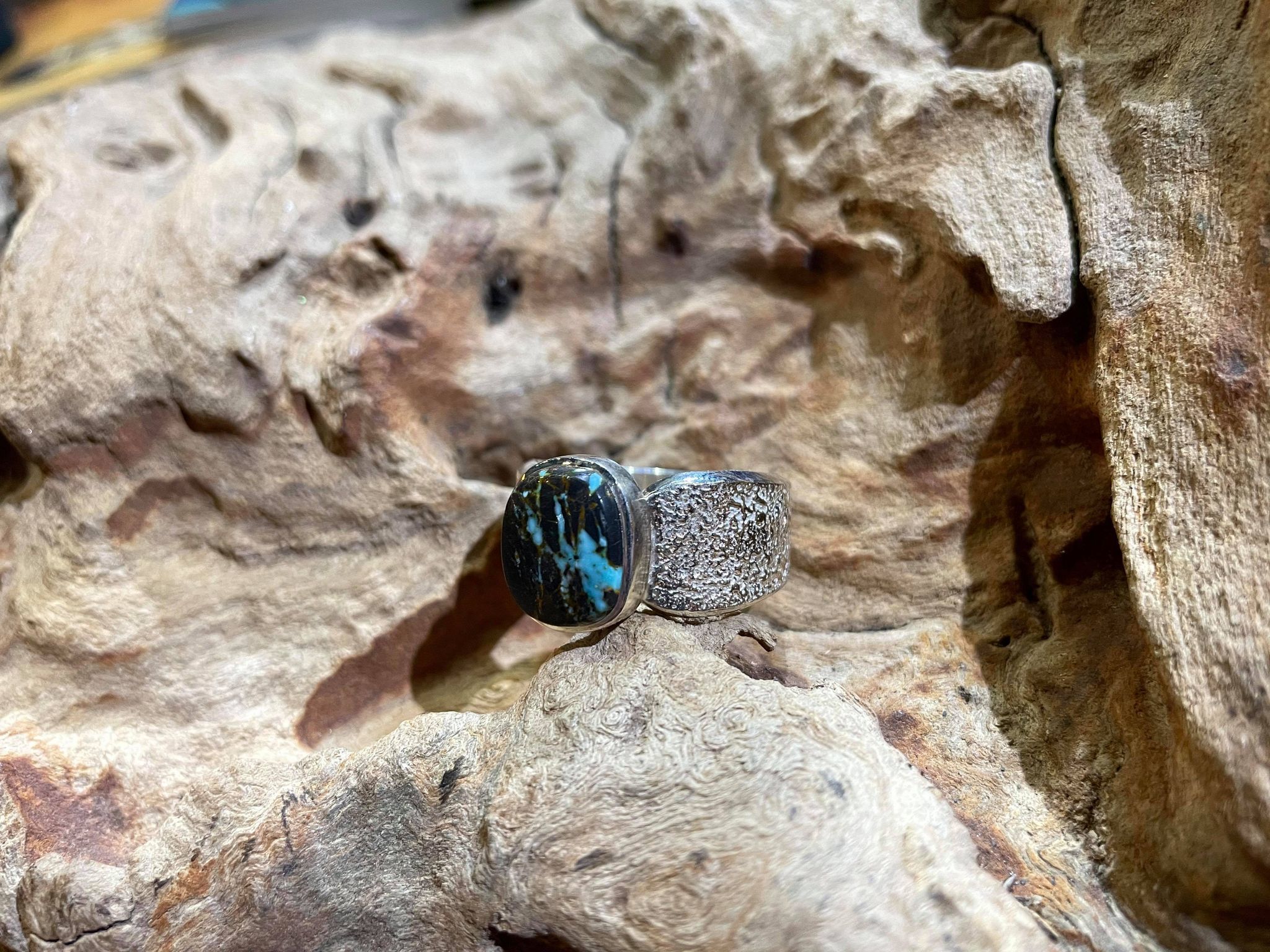 Black Venom Jewelry- Freedom & Prayer 美國Thunder Mountain松石炎戒(圓滑) 。