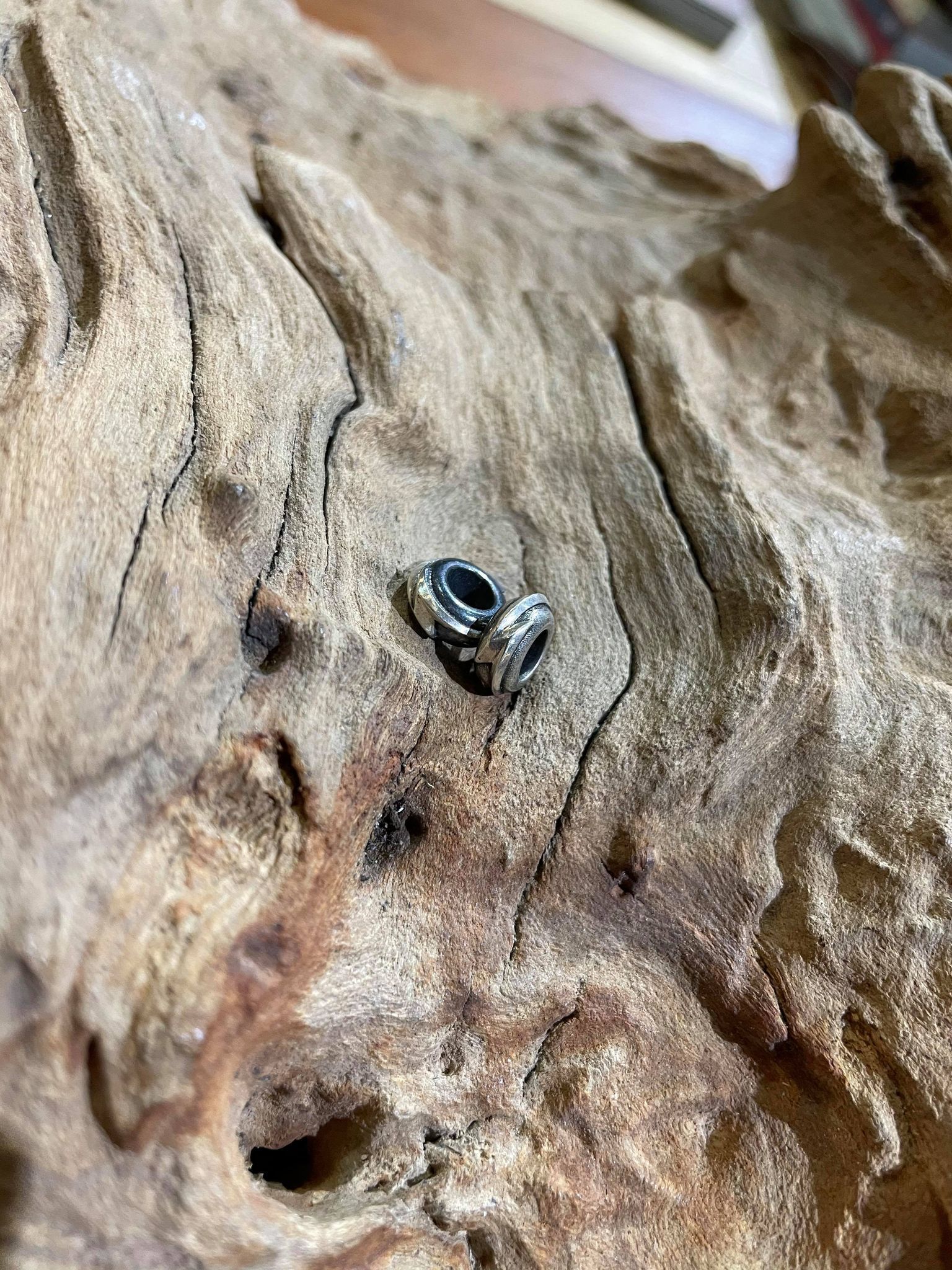 Black Venom Jewelry- Freedom & Prayer 純銀閃電銀珠(M) 。