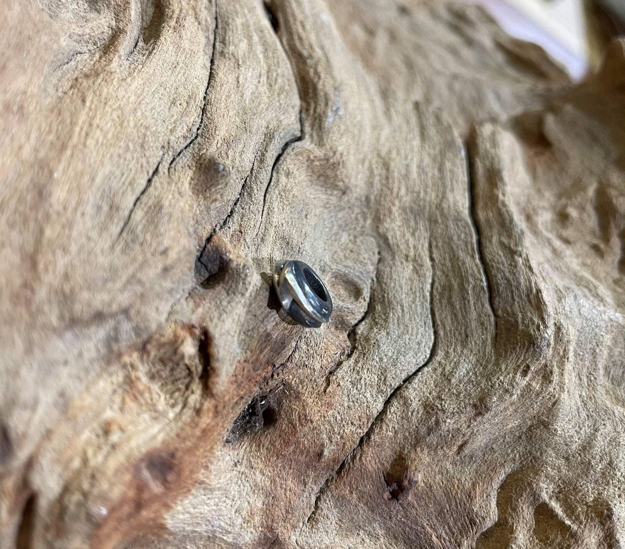 Black Venom Jewelry- Freedom & Prayer 純銀閃電銀珠(M) 。