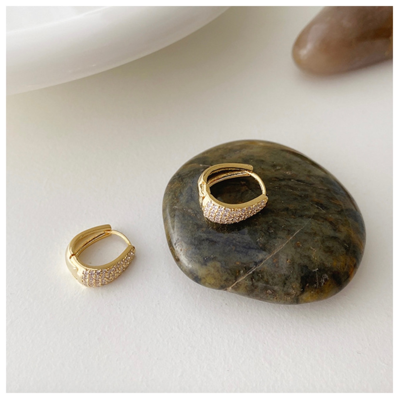 肆玥xAllure個性鑽石幾何橢圓耳扣耳環