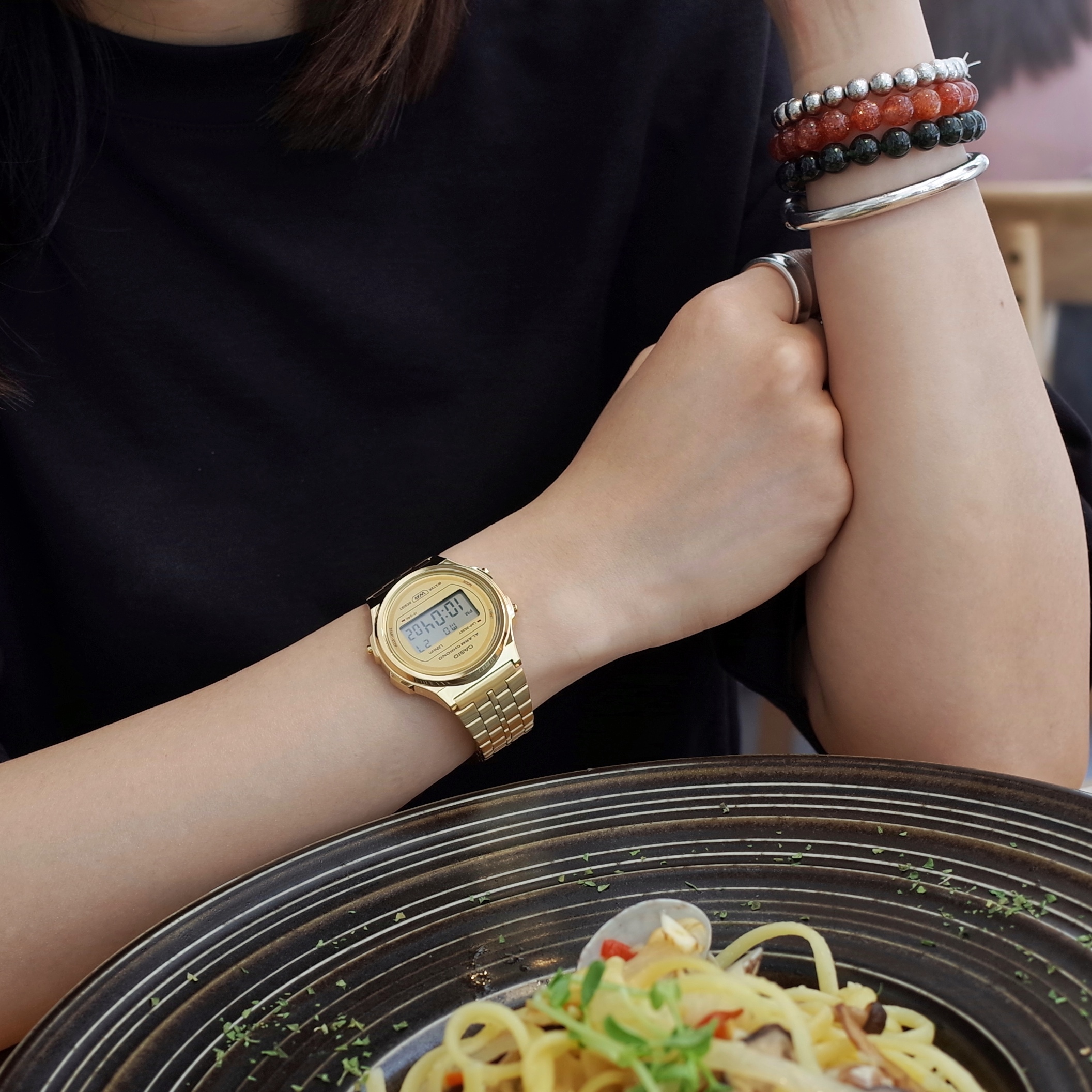 Casio A171WEG-9A 圓形 金色復古跳字錶