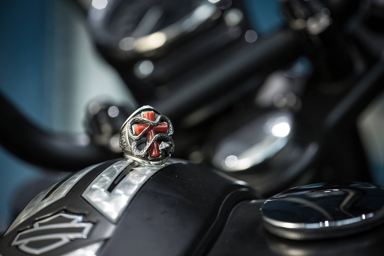 *Black Venom Jewelry- Poison The Poison Ring with Aka Coral 純銀大蛇戒鑲頂級Aka珊瑚款 。