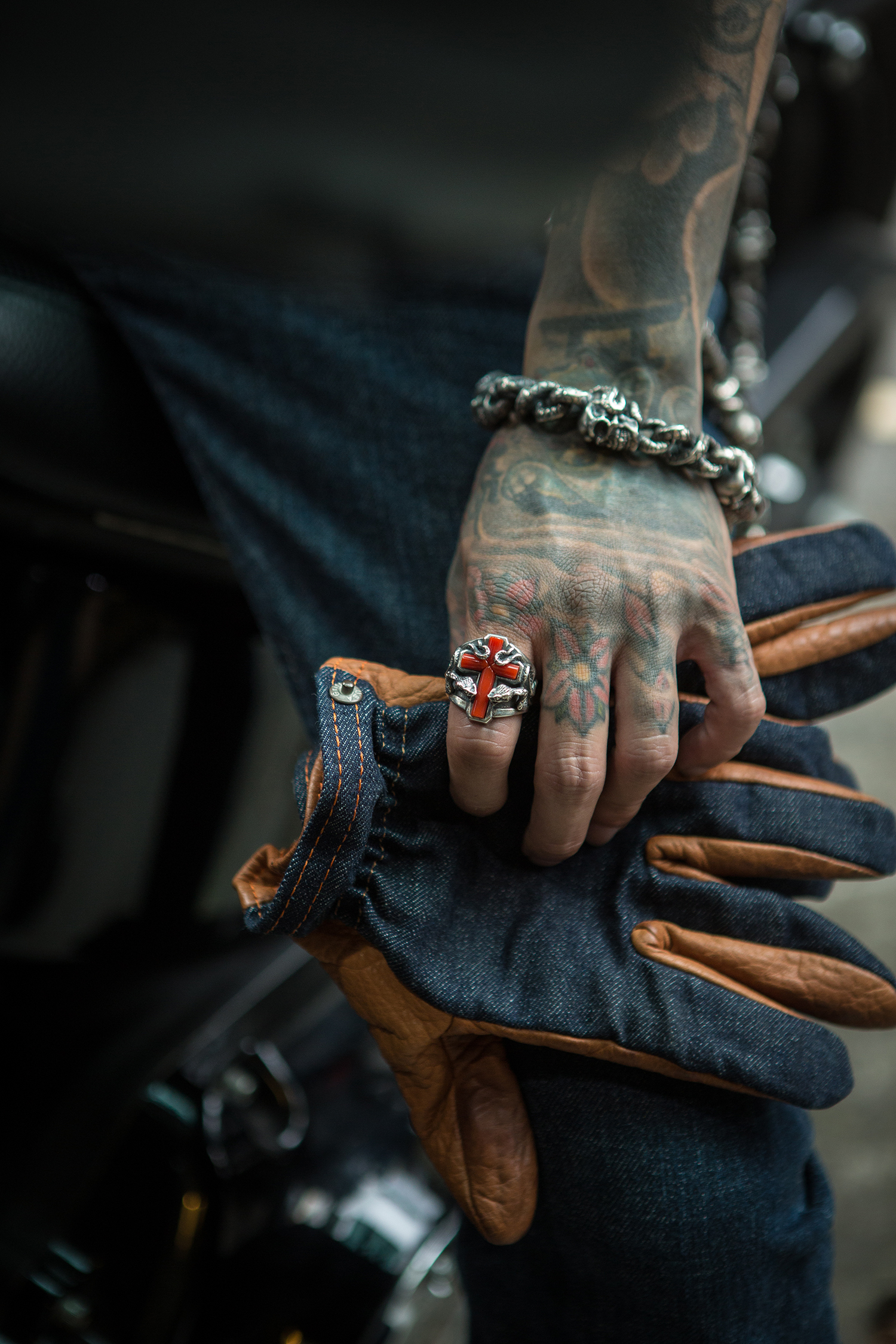 *Black Venom Jewelry- Poison The Lust Ring with Aka Coral 純銀小蛇戒鑲頂級Aka珊瑚款 。