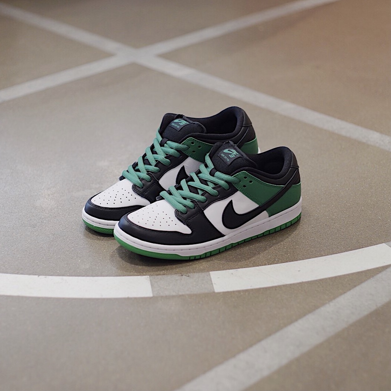 NIKE SB DUNK LOW 