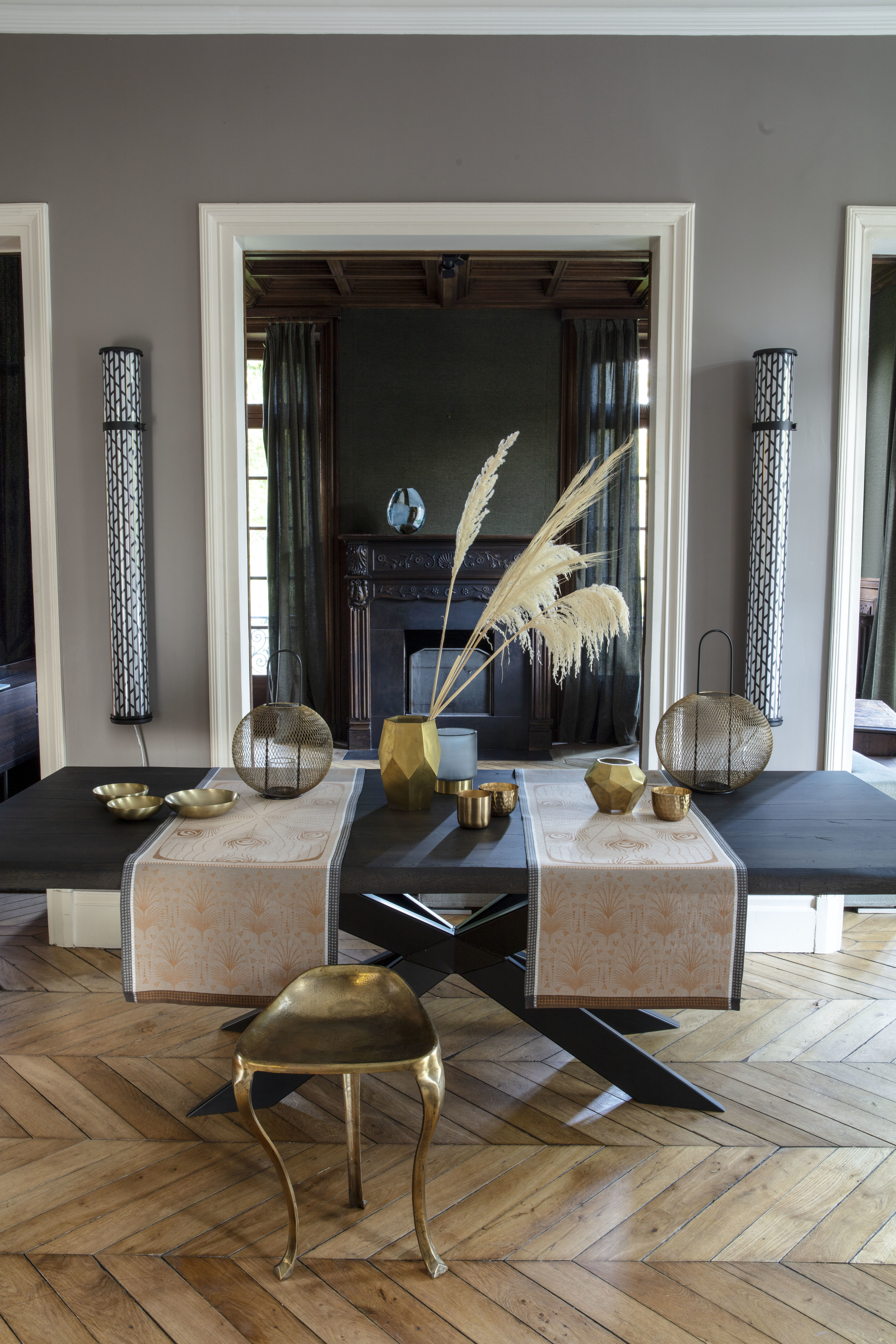 Table Runner, Cabaret