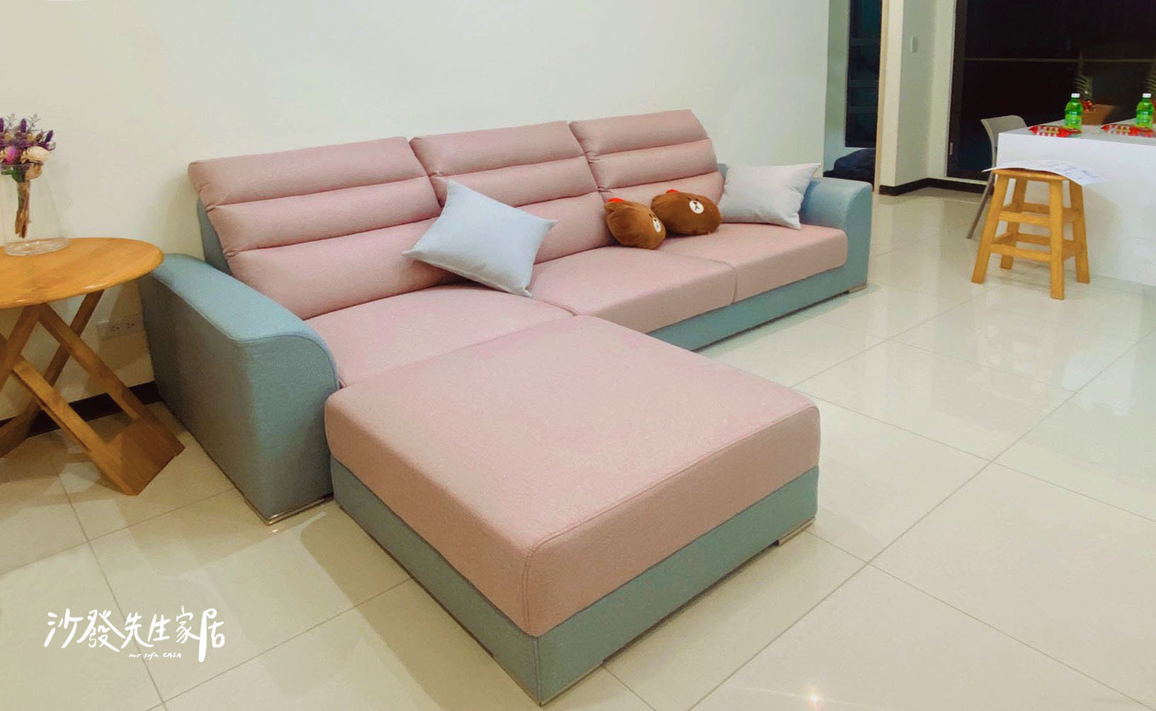 目前市面上也有許多同時兼顧舒適度與外型的高背沙發