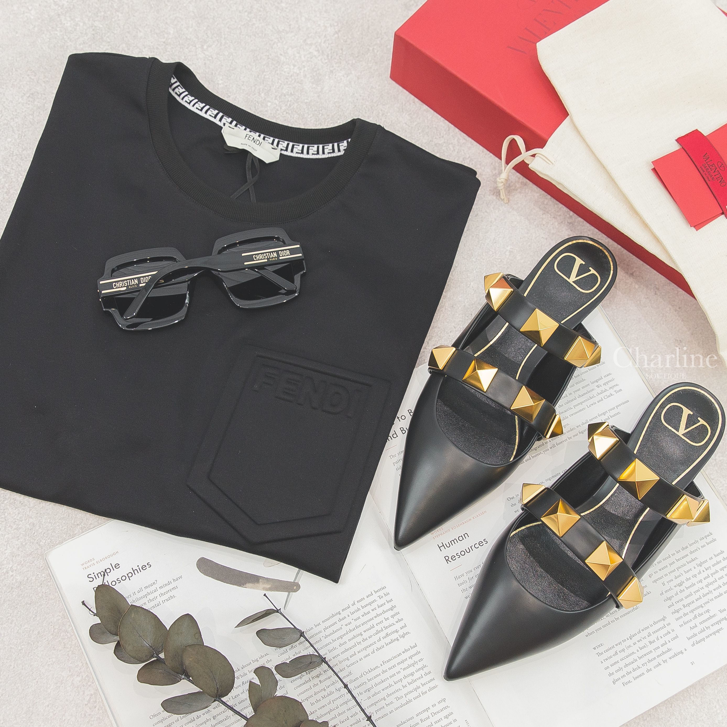 Valentino Roman Mule 黑色龐克大卯釘尖頭羅馬小牛皮穆勒鞋,Fendi T-shirt 黑色黑字立體盾型字母反折短袖棉T,Dior Sunglasses 黑色方框側邊金色Logo太陽眼鏡-Charline Boutique 精品代購