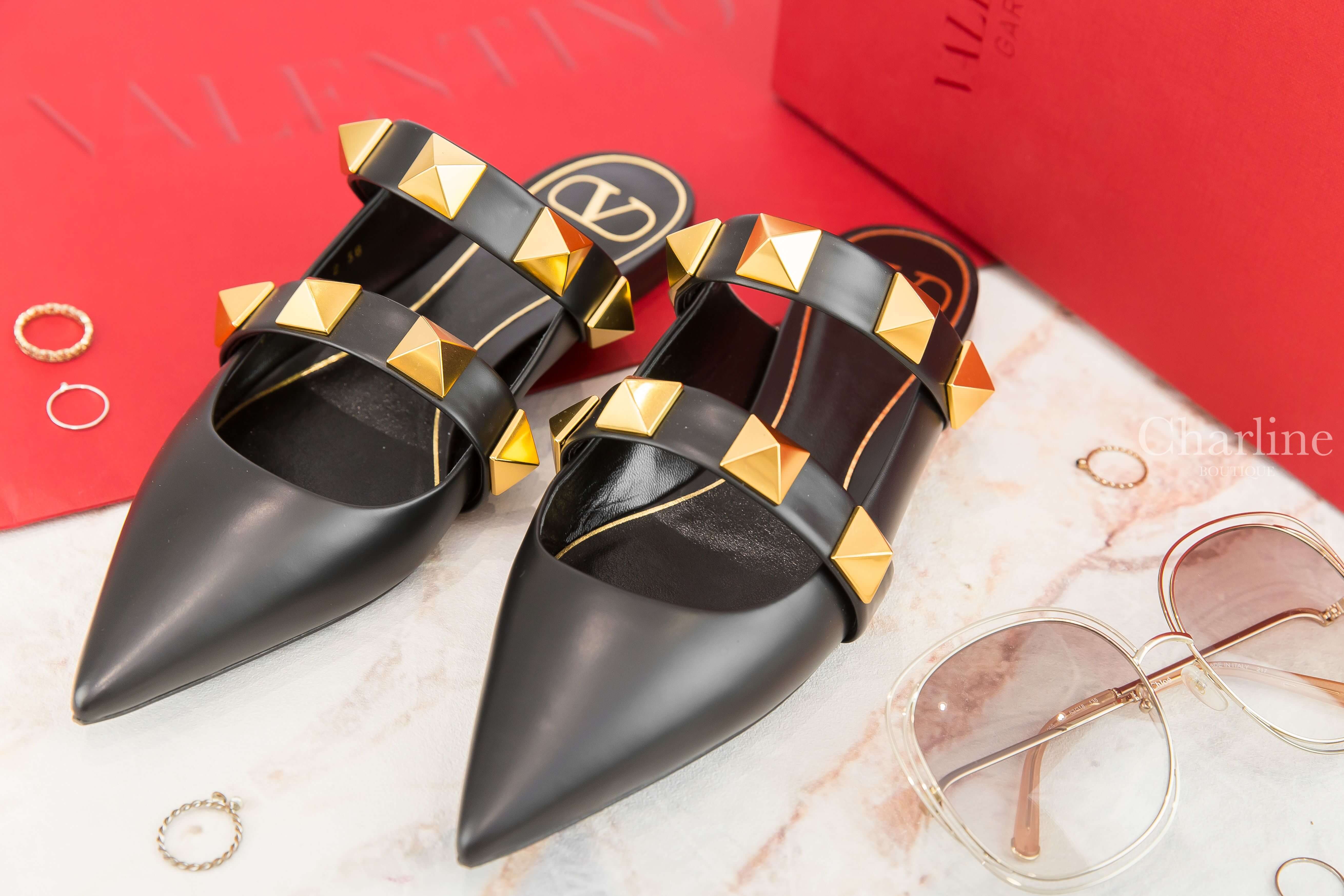 Valentino Roman Stud Flat Mule In Calfskin 黑色龐克大卯釘尖頭羅馬小牛皮穆勒鞋-Charline Boutique 精品代購