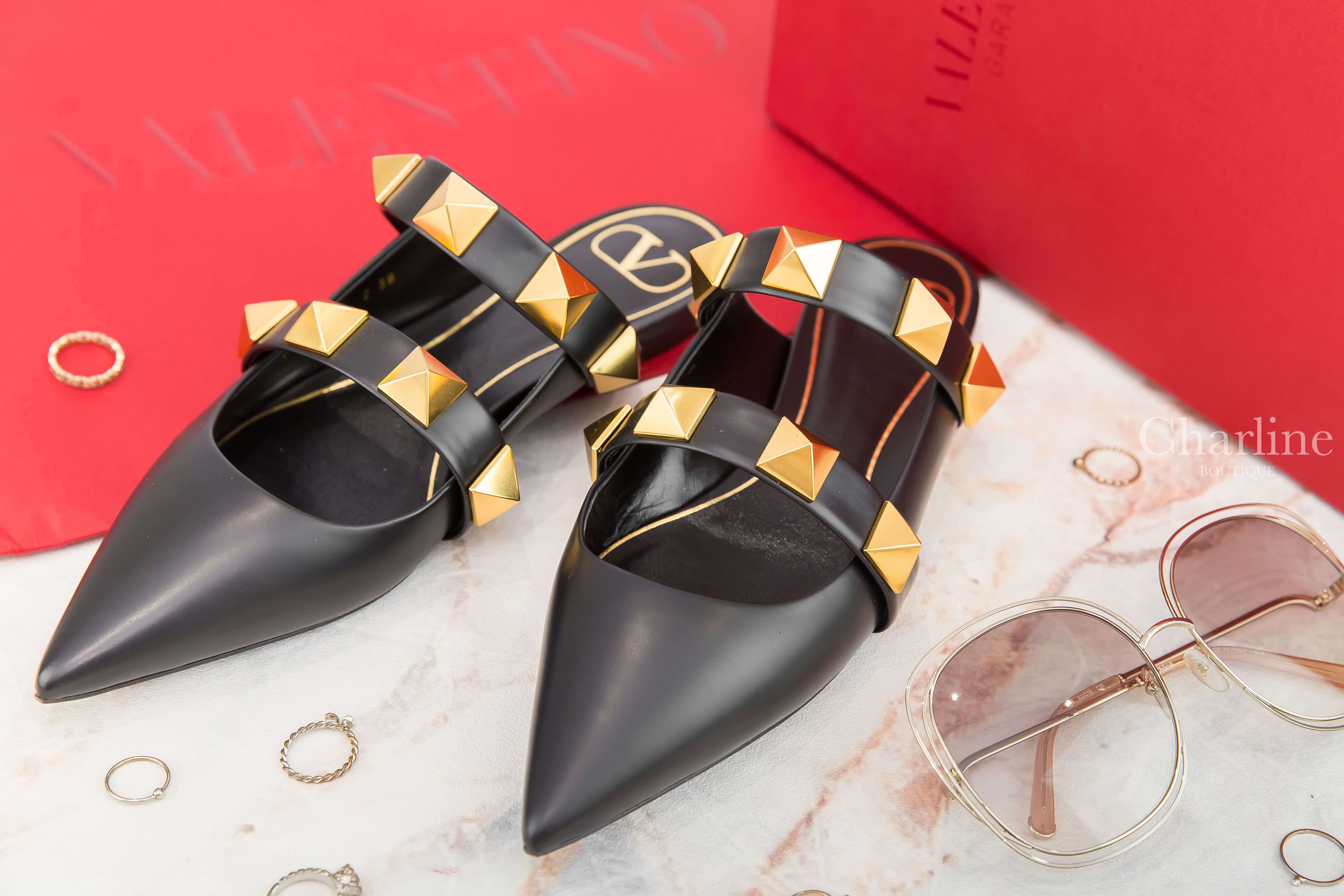 Valentino Roman Stud Flat Mule In Calfskin 黑色龐克大卯釘尖頭羅馬小牛皮穆勒鞋-Charline Boutique 精品代購