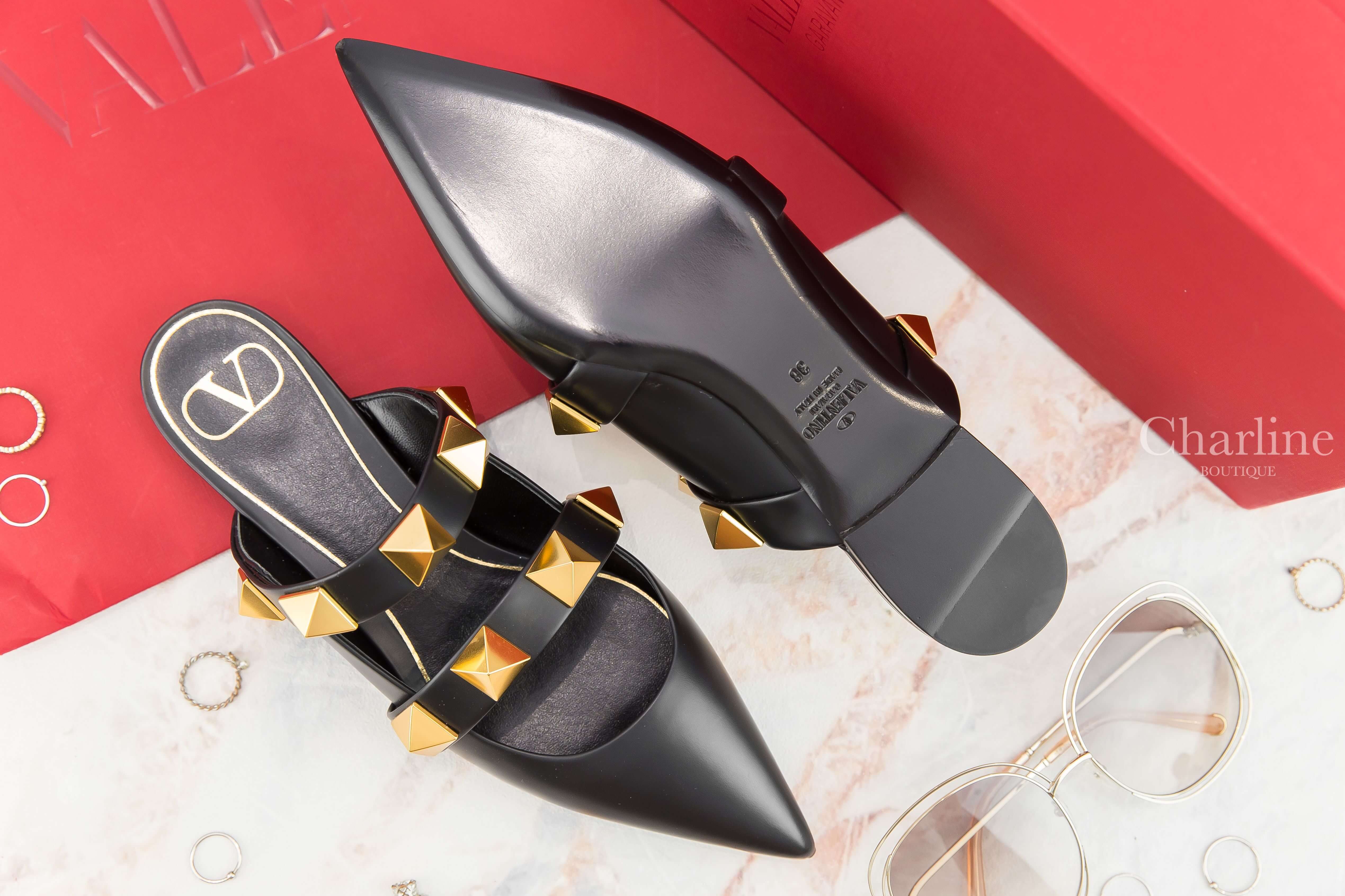 Valentino Roman Stud Flat Mule In Calfskin 黑色龐克大卯釘尖頭羅馬小牛皮穆勒鞋-Charline Boutique 精品代購