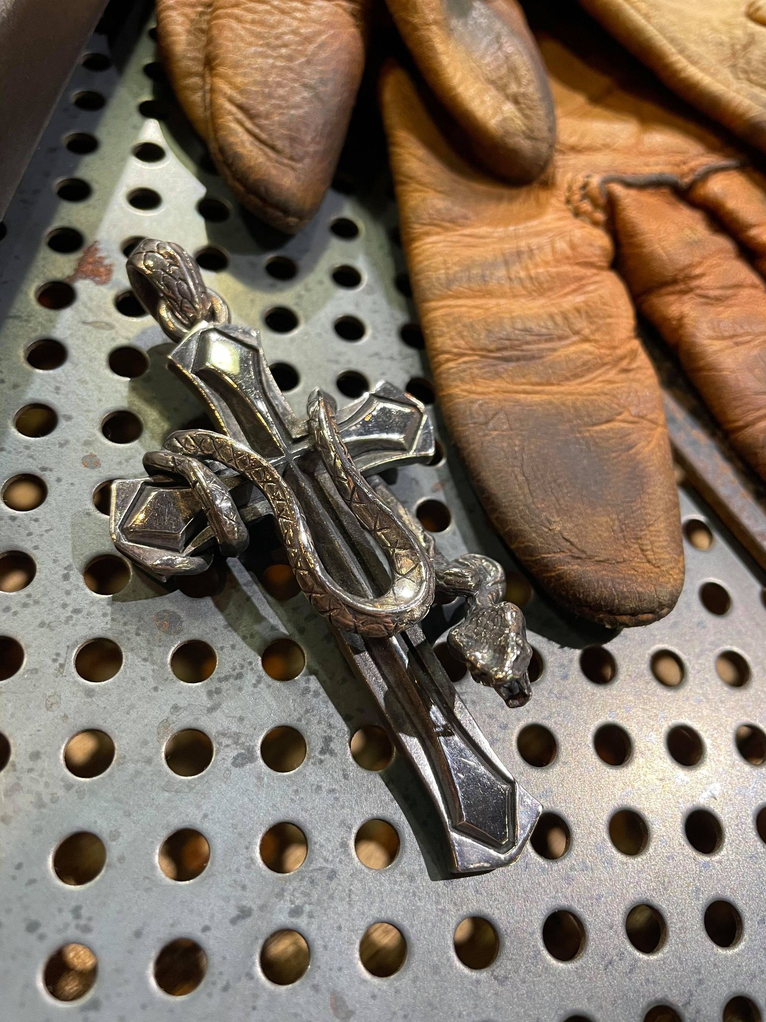 *Black Venom Jewelry- Poison The Cross Pendant 純銀十字架吊墜(L)。