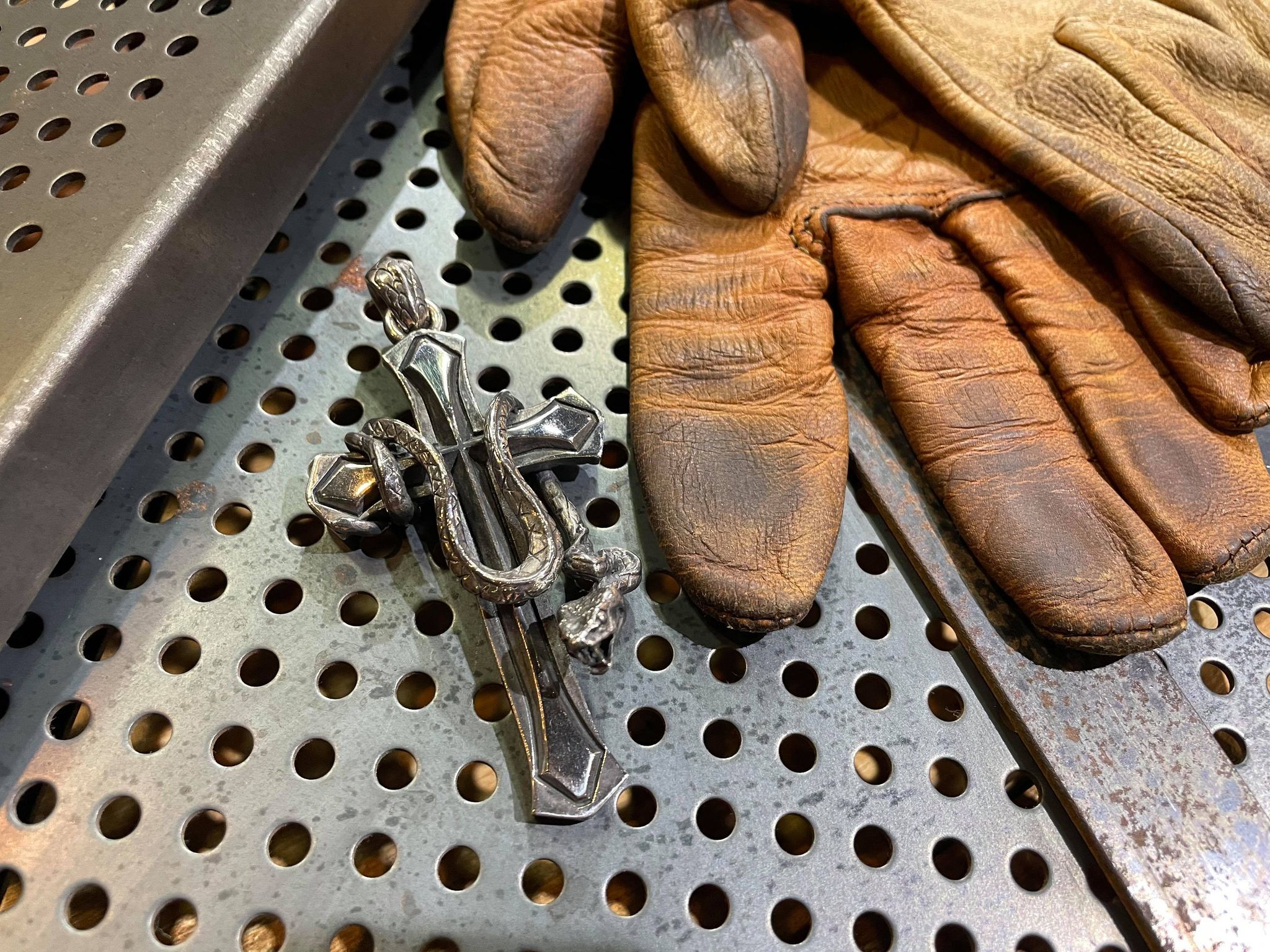 *Black Venom Jewelry- Poison The Cross Pendant 純銀十字架吊墜(L)。