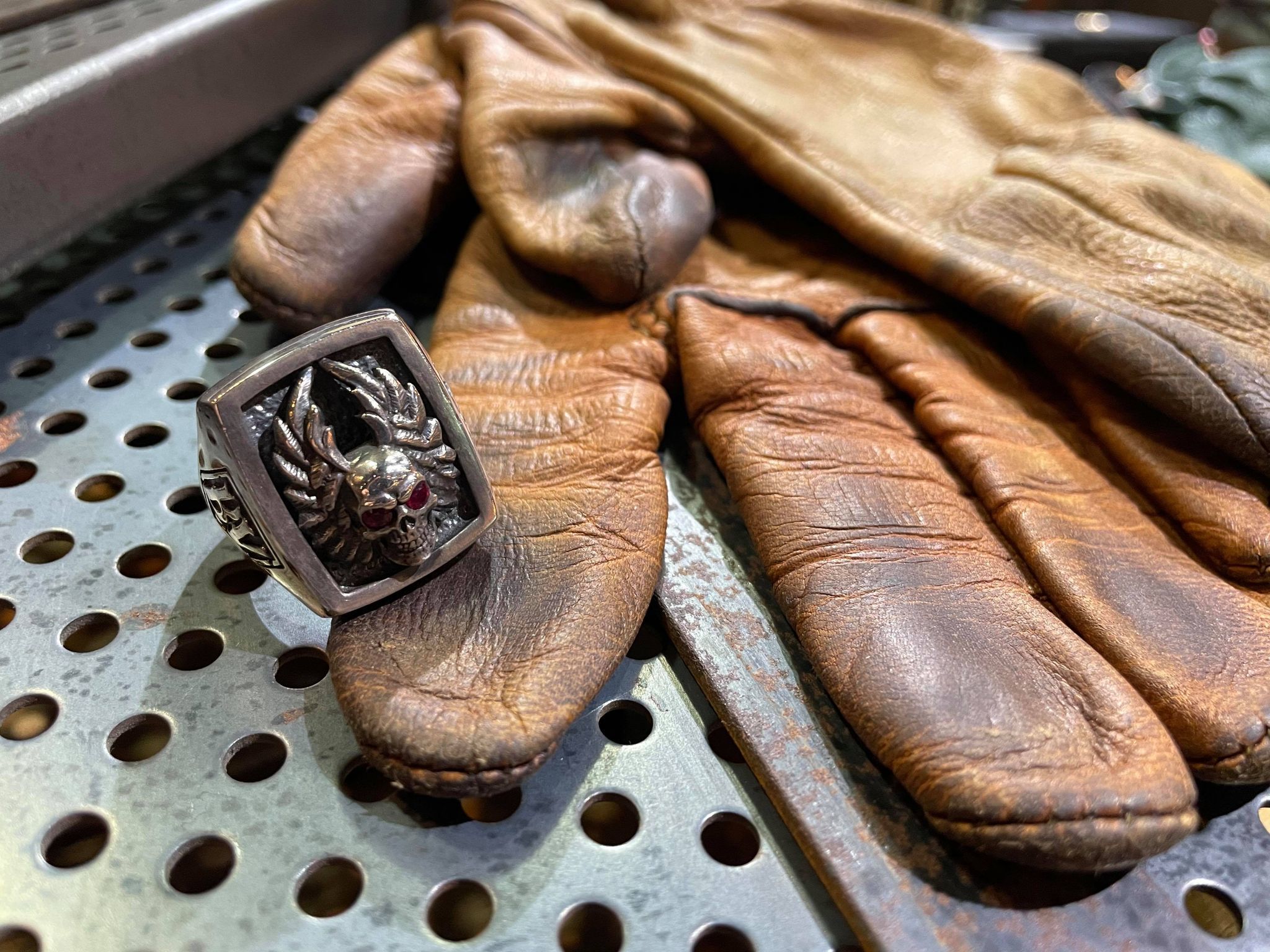 *Black Venom Jewelry- Poison The Skull Club Ring with Ruby 紅寶石眼骷顱車隊戒。