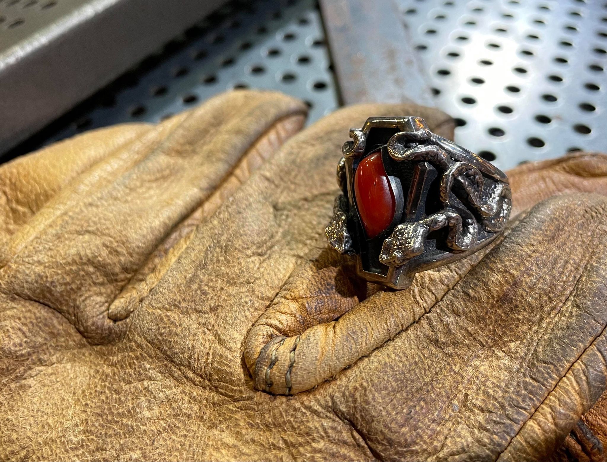 *Black Venom Jewelry- Poison The Reborn Ring with Sardin Coral 純銀重生戒鑲阿卡珊瑚 。