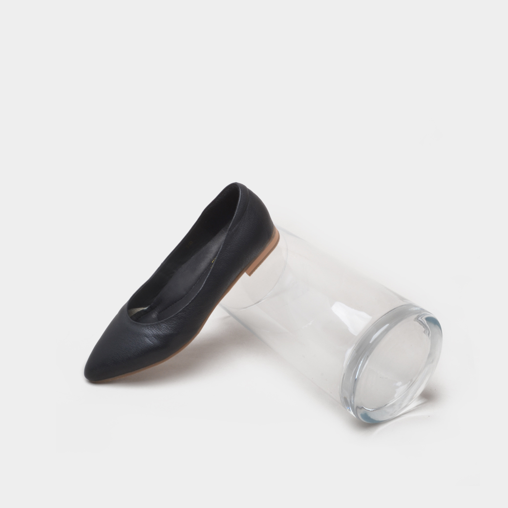 842 經典黑 尖頭平底鞋