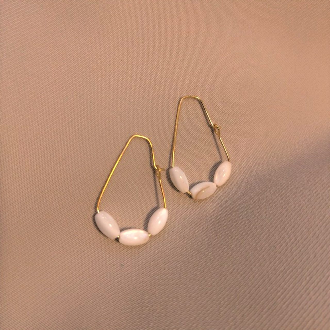 │輕奢│珍珠貝 • 文藝復興 • 耳針 • 14k注金 • 14kgf