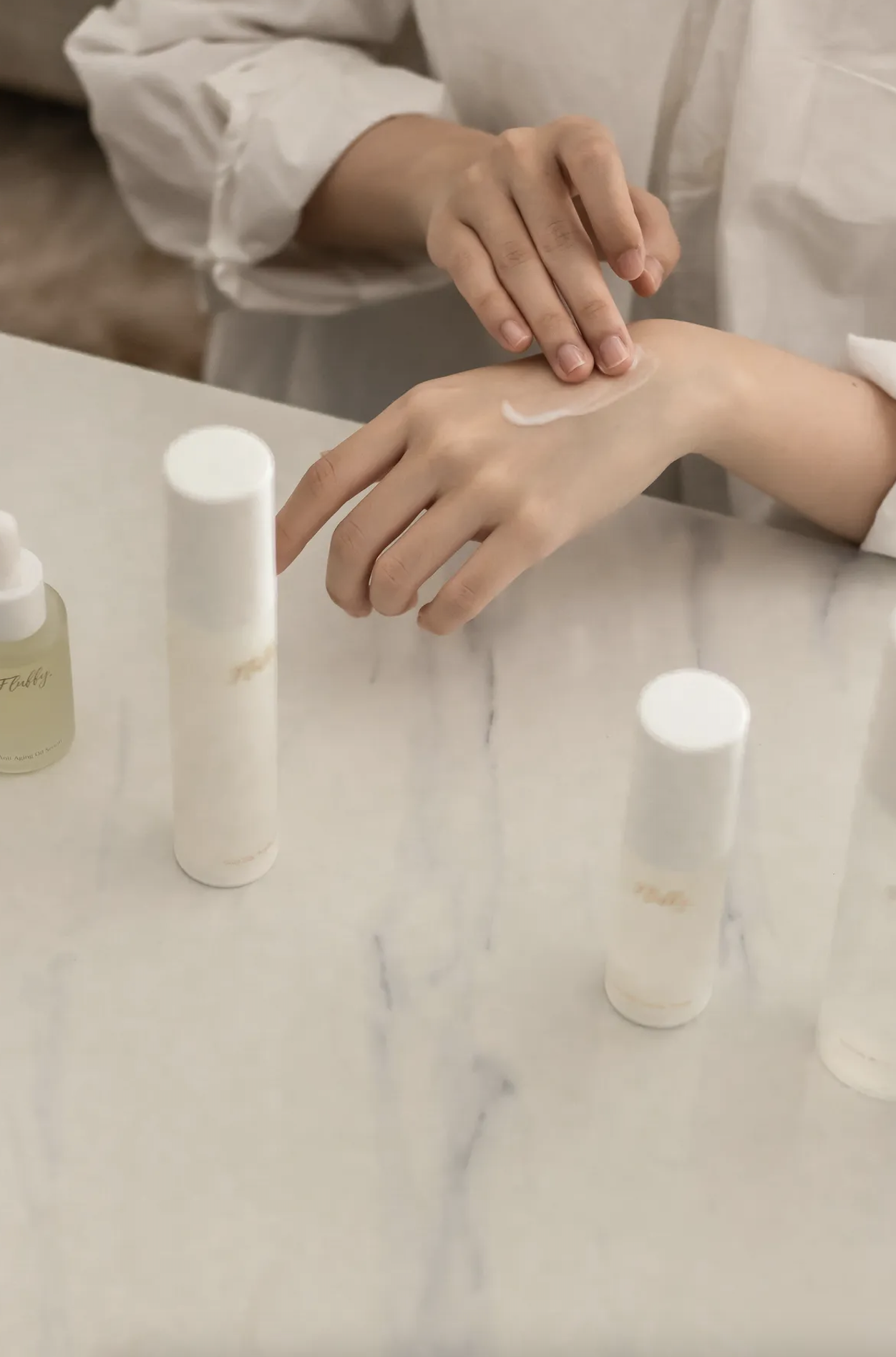 【超清爽保水修復面霜】FLUFFY 水光澤・黃金蠶絲維他命E乳液