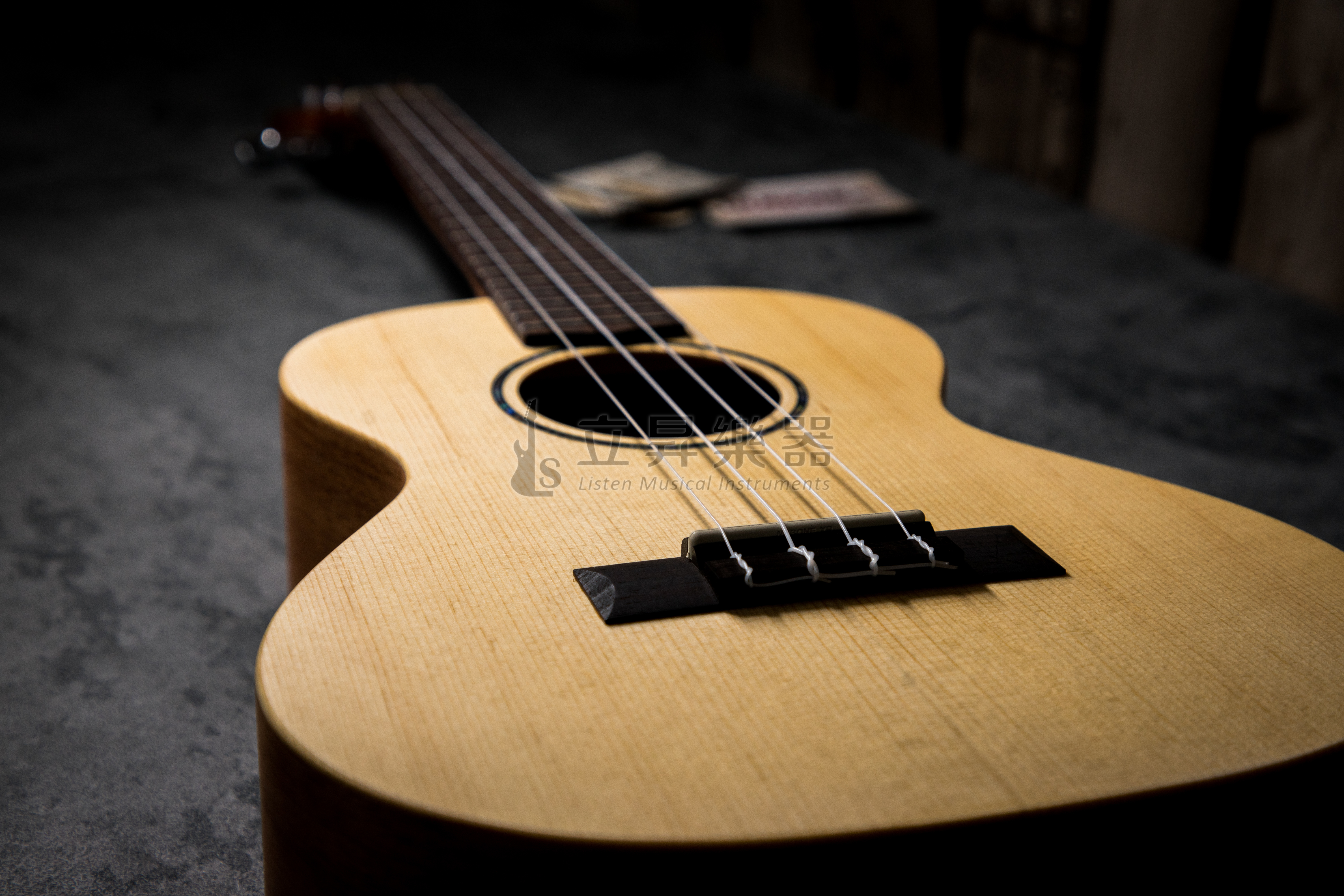 Uma UK-06ST 26吋 雲杉面單 烏克麗麗 第 4 張圖片｜三峽烏克麗麗